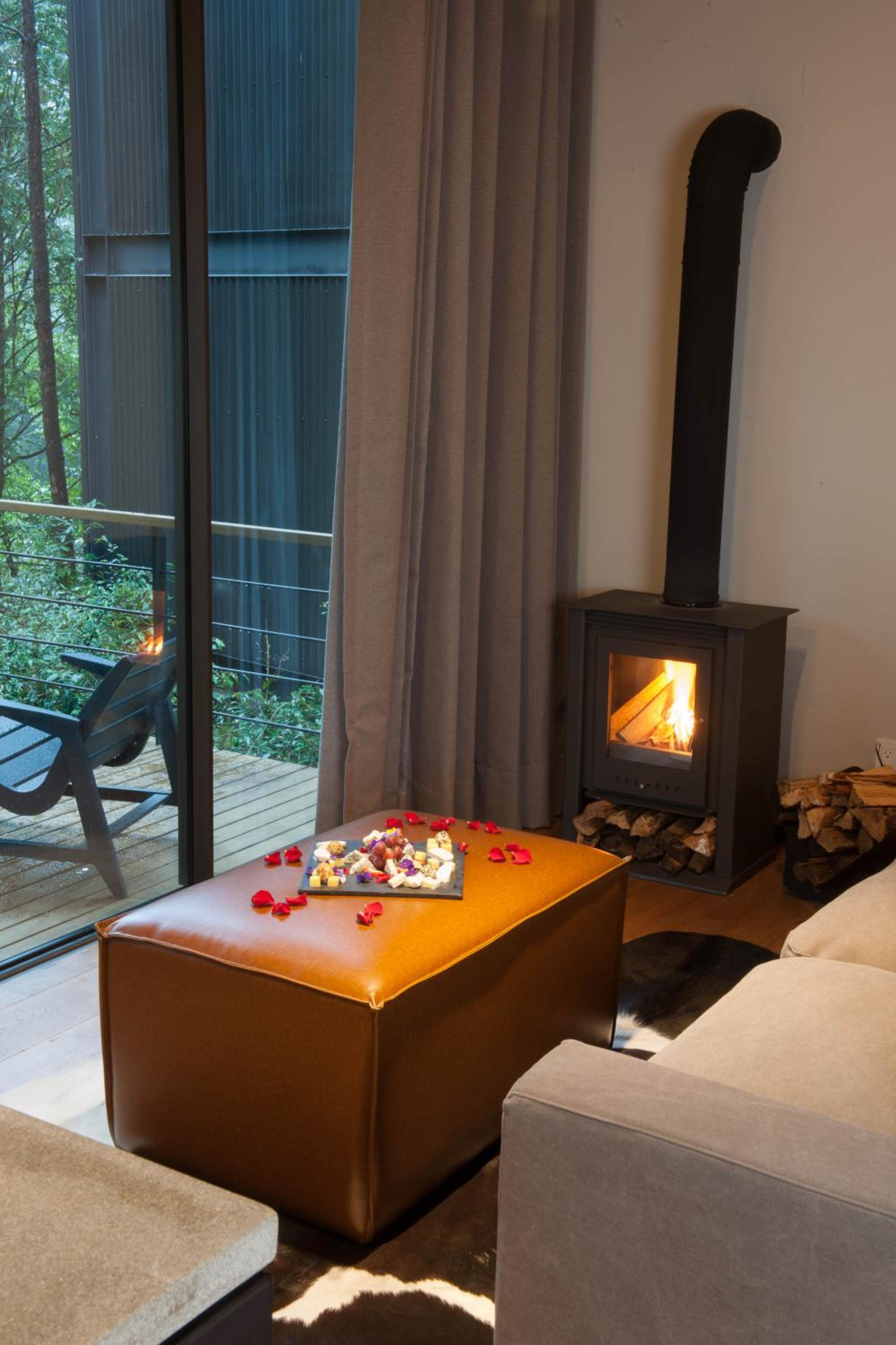 Deluxe King Suite - Photo 8