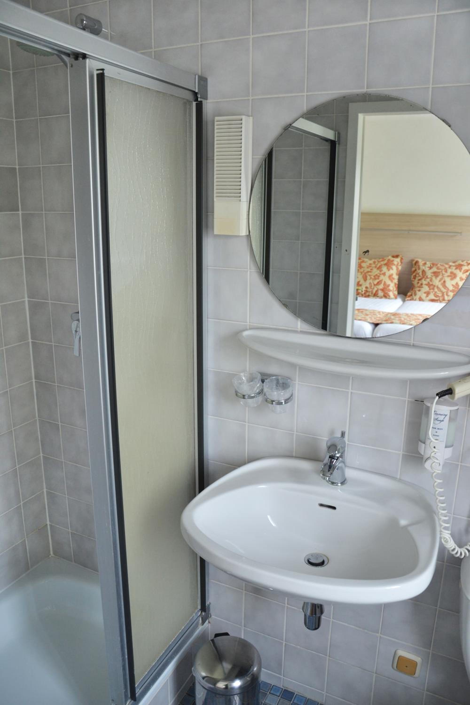 Small Double Room - Photo 4