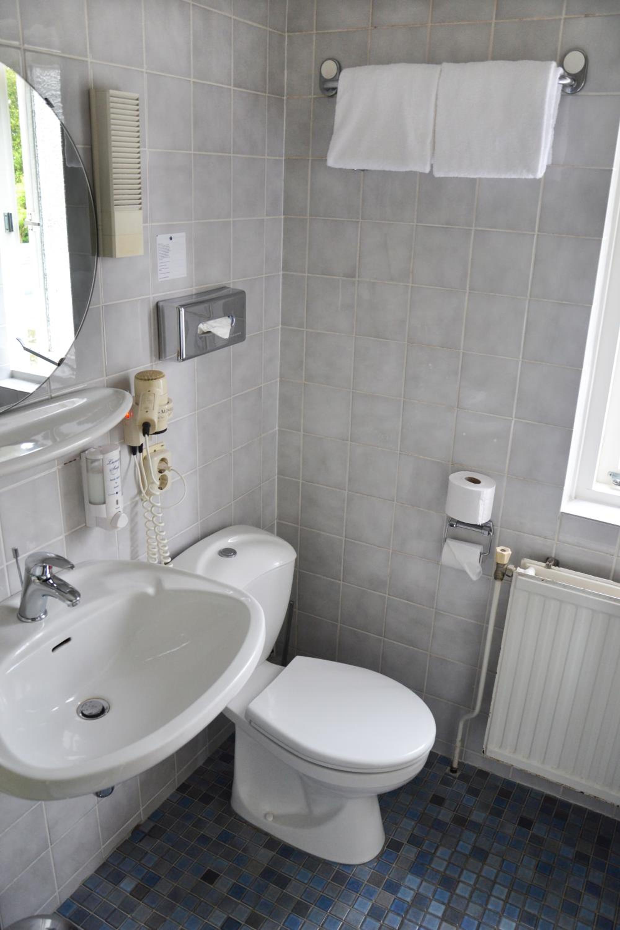 Standard Double Room - Photo 4