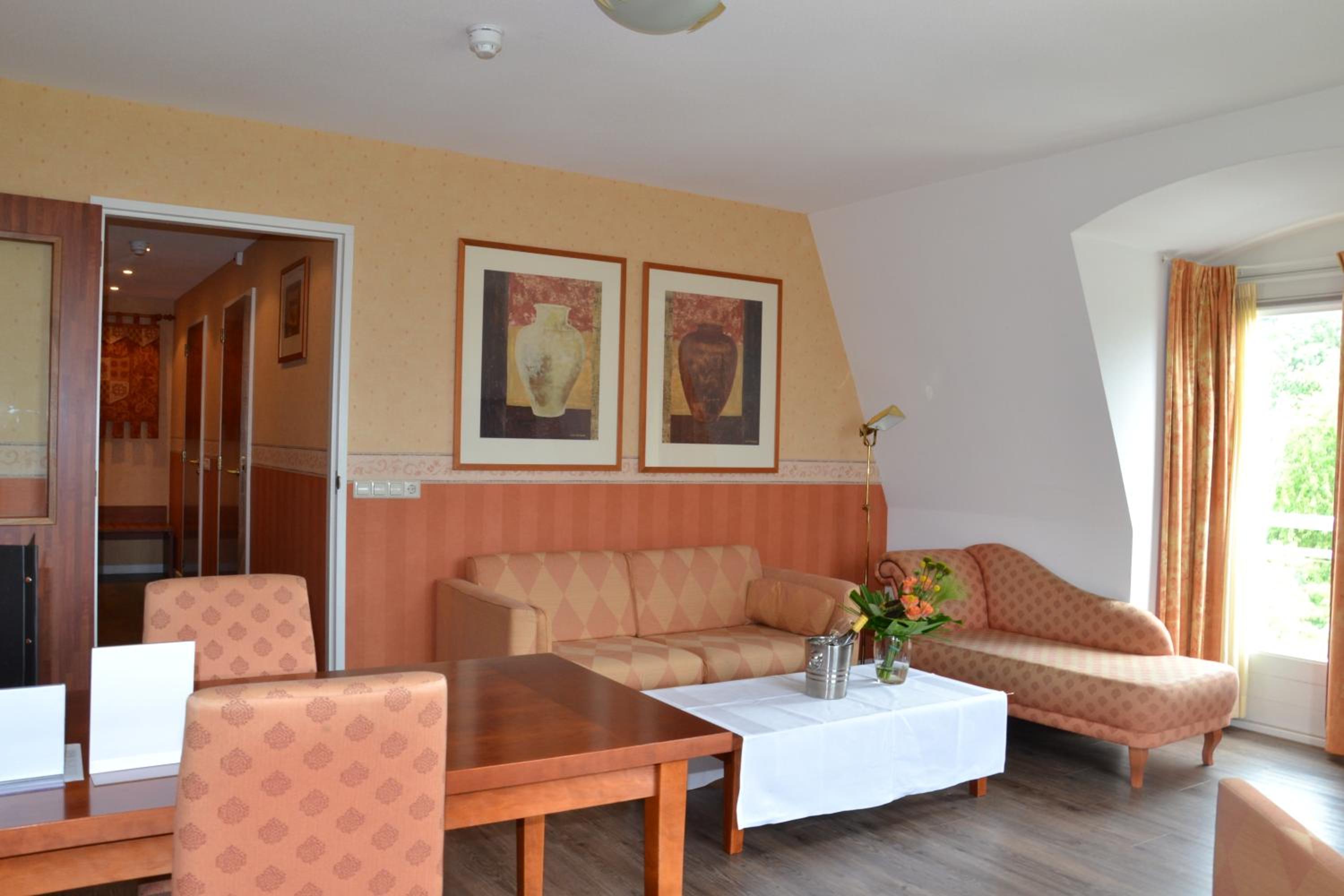 Suite - Photo 2