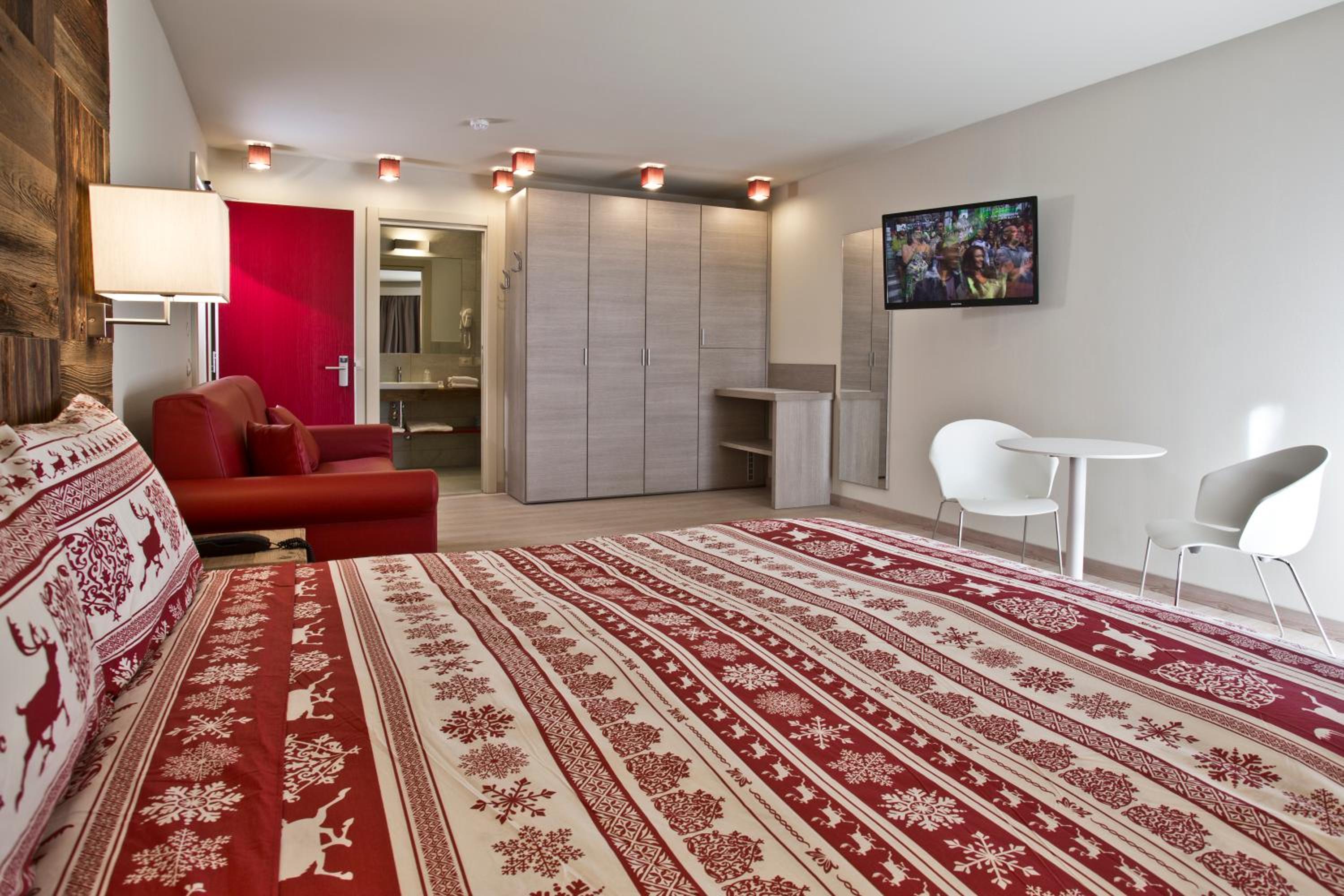 Junior Suite (3 Adults) - Photo 8