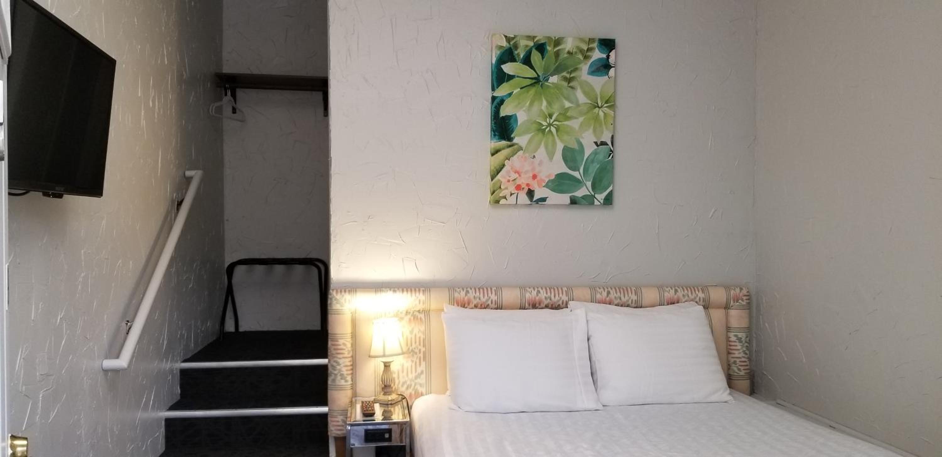 Deluxe Queen Room