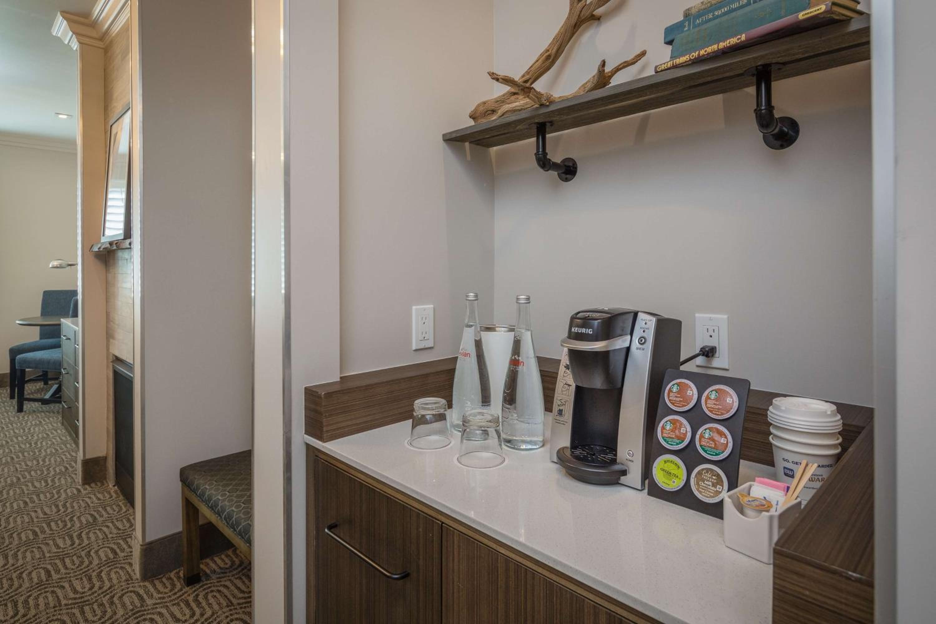 Queen Room with Two Queen Beds and Roll-In Shower - Disability Access/Non-Smoking photo 2