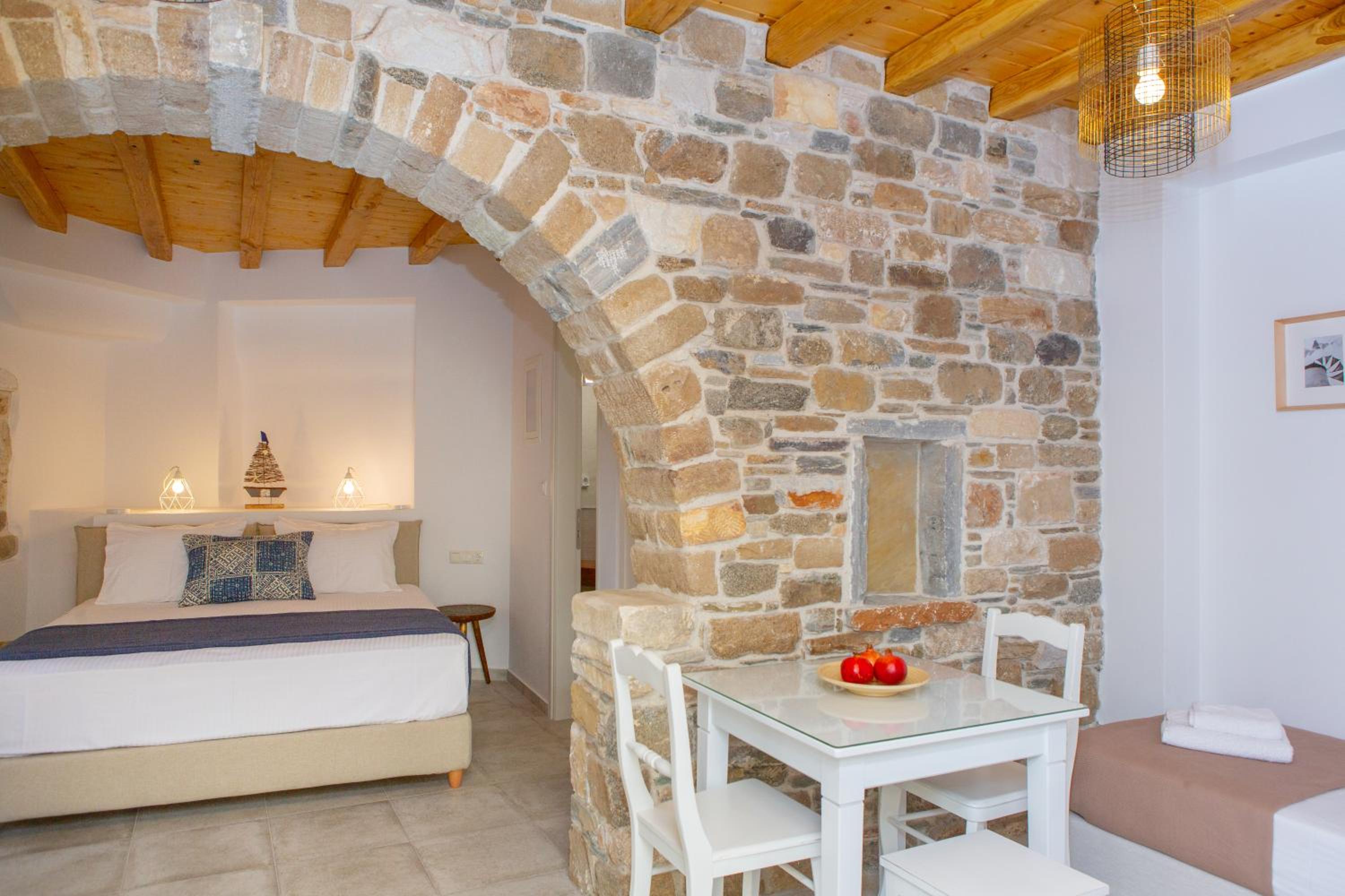 Deluxe Apartment with Private Courtyard photo 2