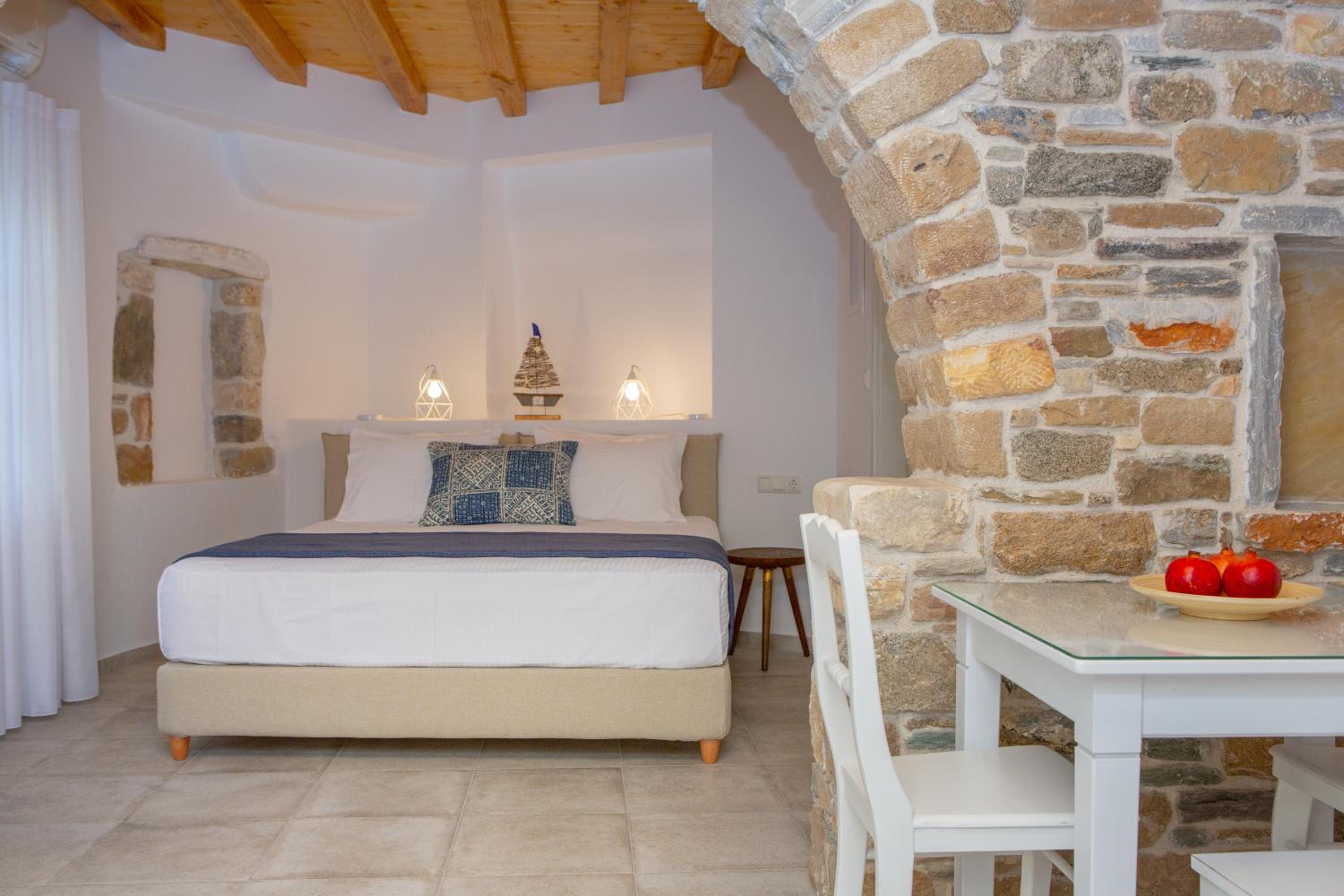Deluxe Apartment with Private Courtyard photo 1