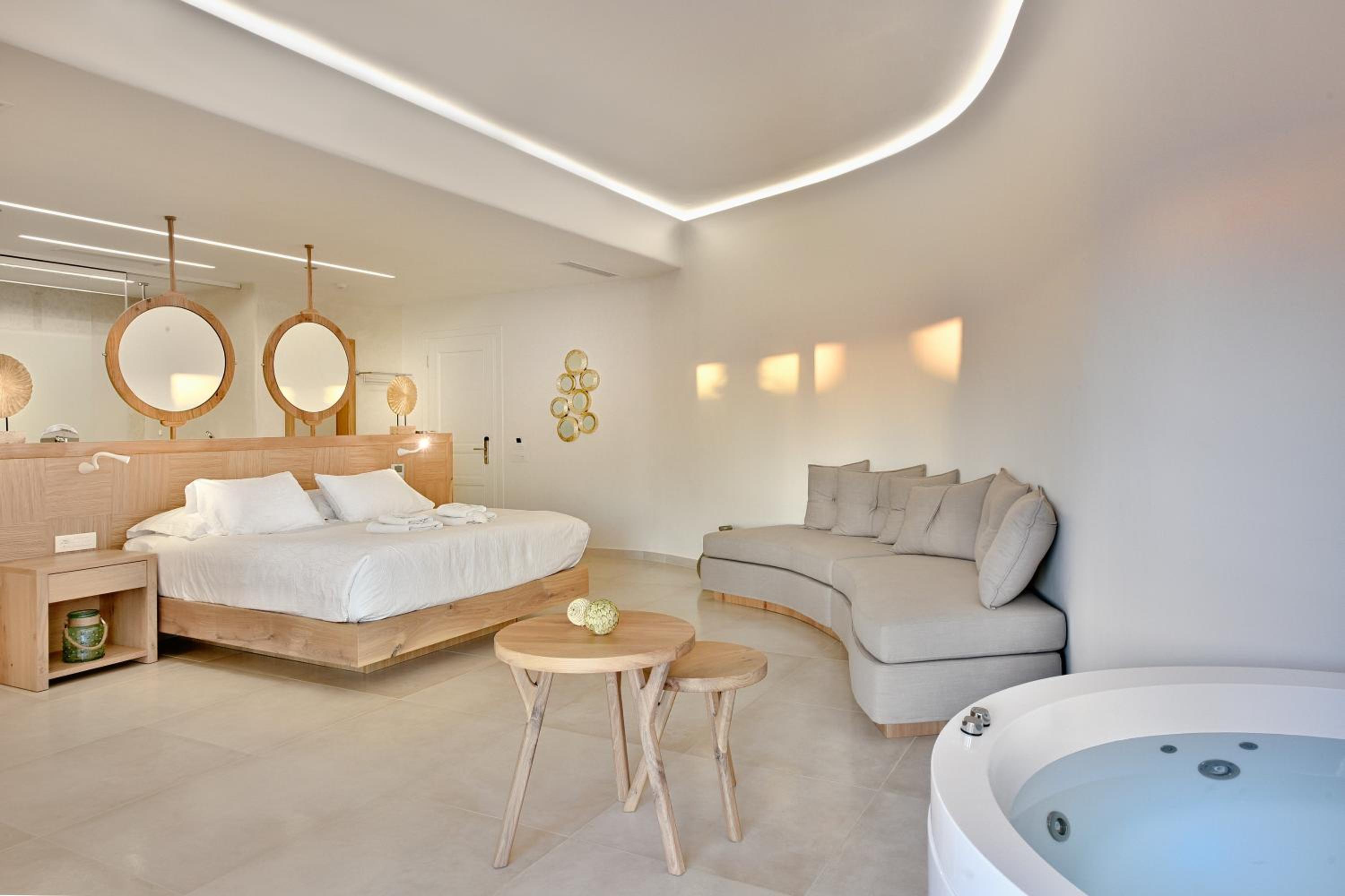 Luxury Suite with Private Pool photo 2