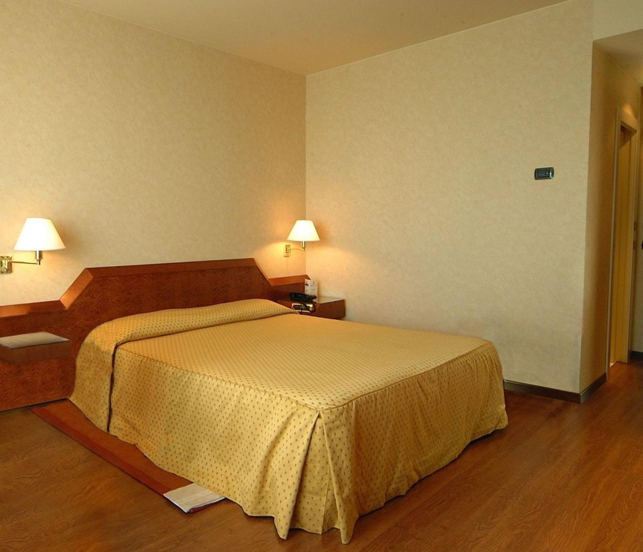 Classic Double or Twin Room - Photo 1