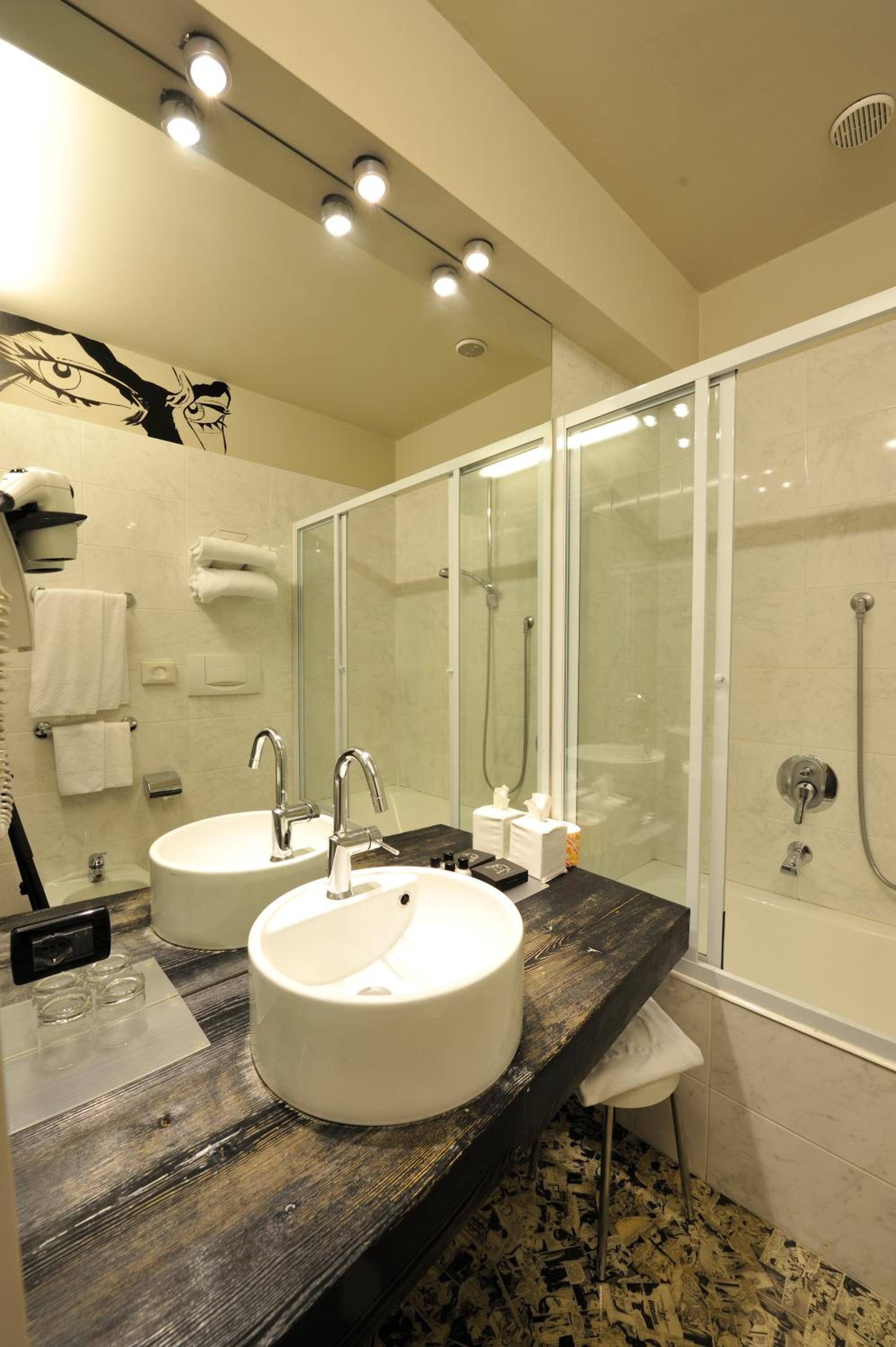 Deluxe Double or Twin Room photo 2