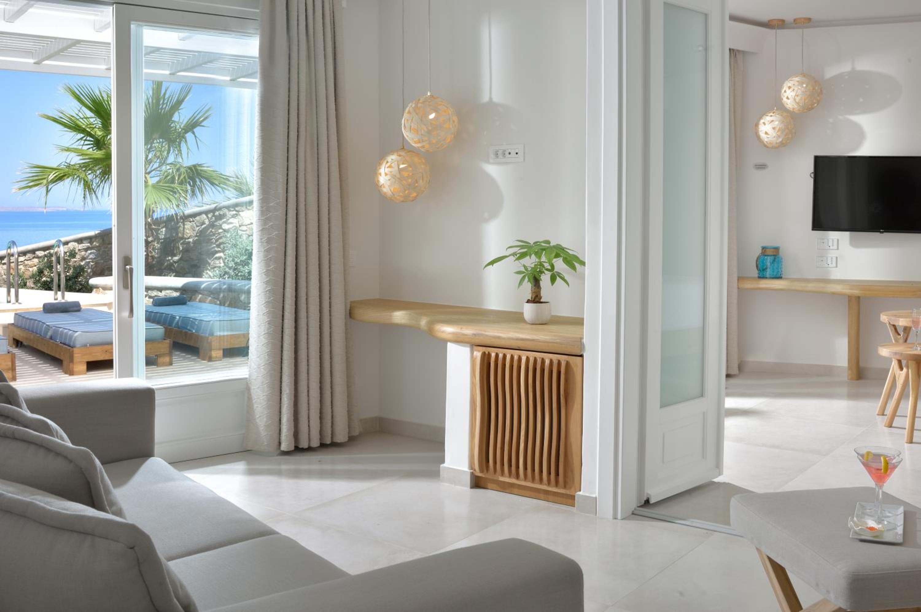 Anax Two-Bedroom Suite with Private Pool and Sea View
