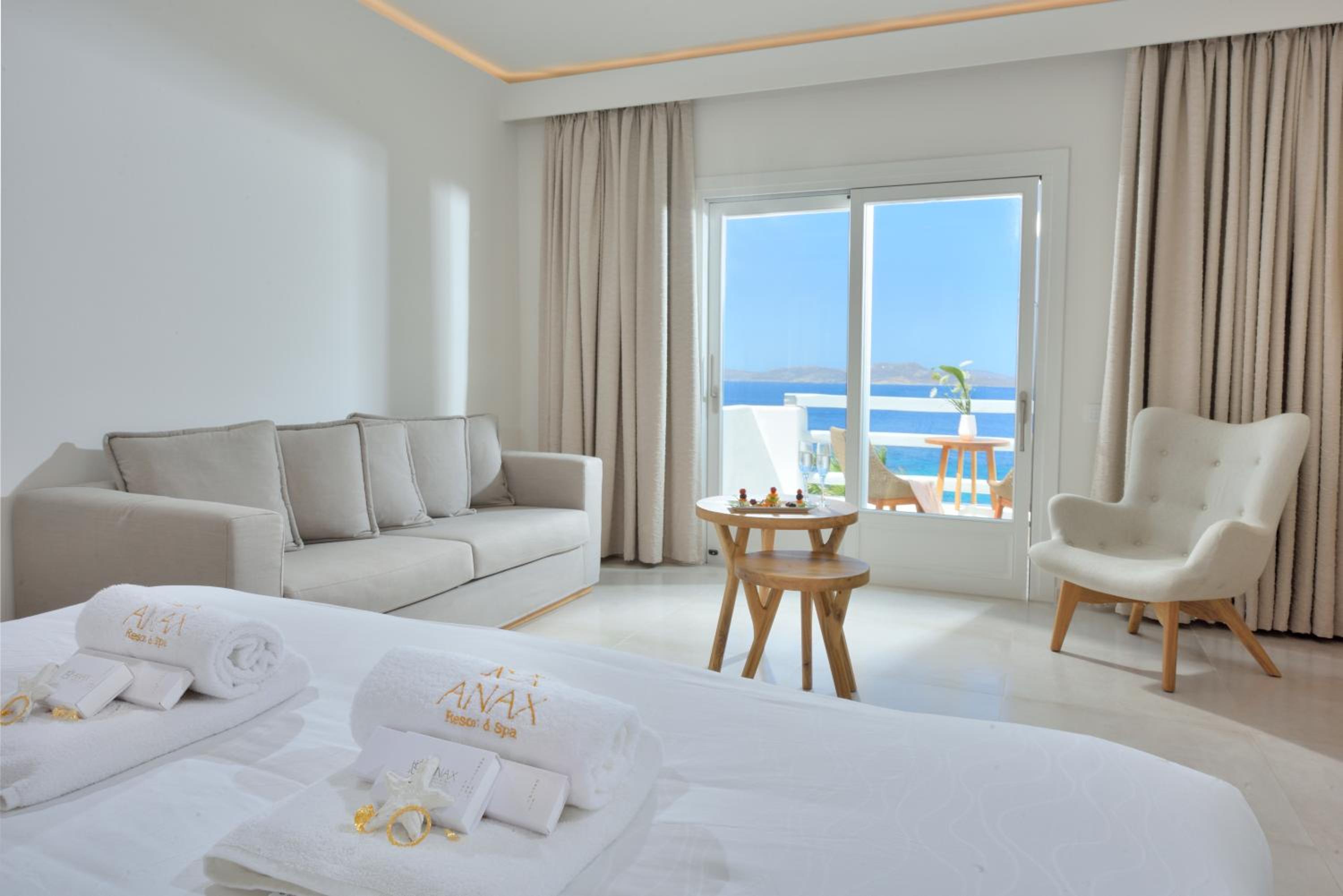 Premium Honeymoon Suite