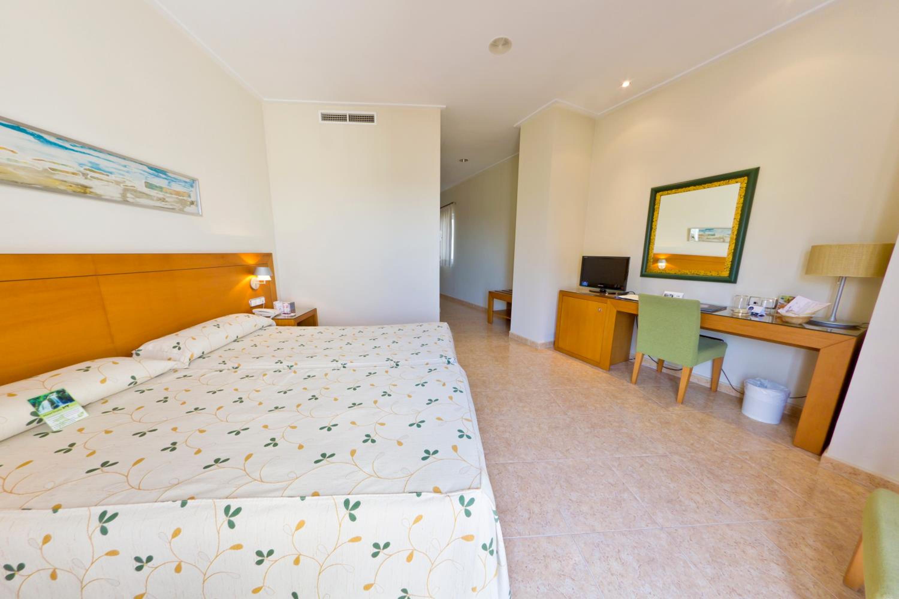 Double or Twin Room - Photo 5