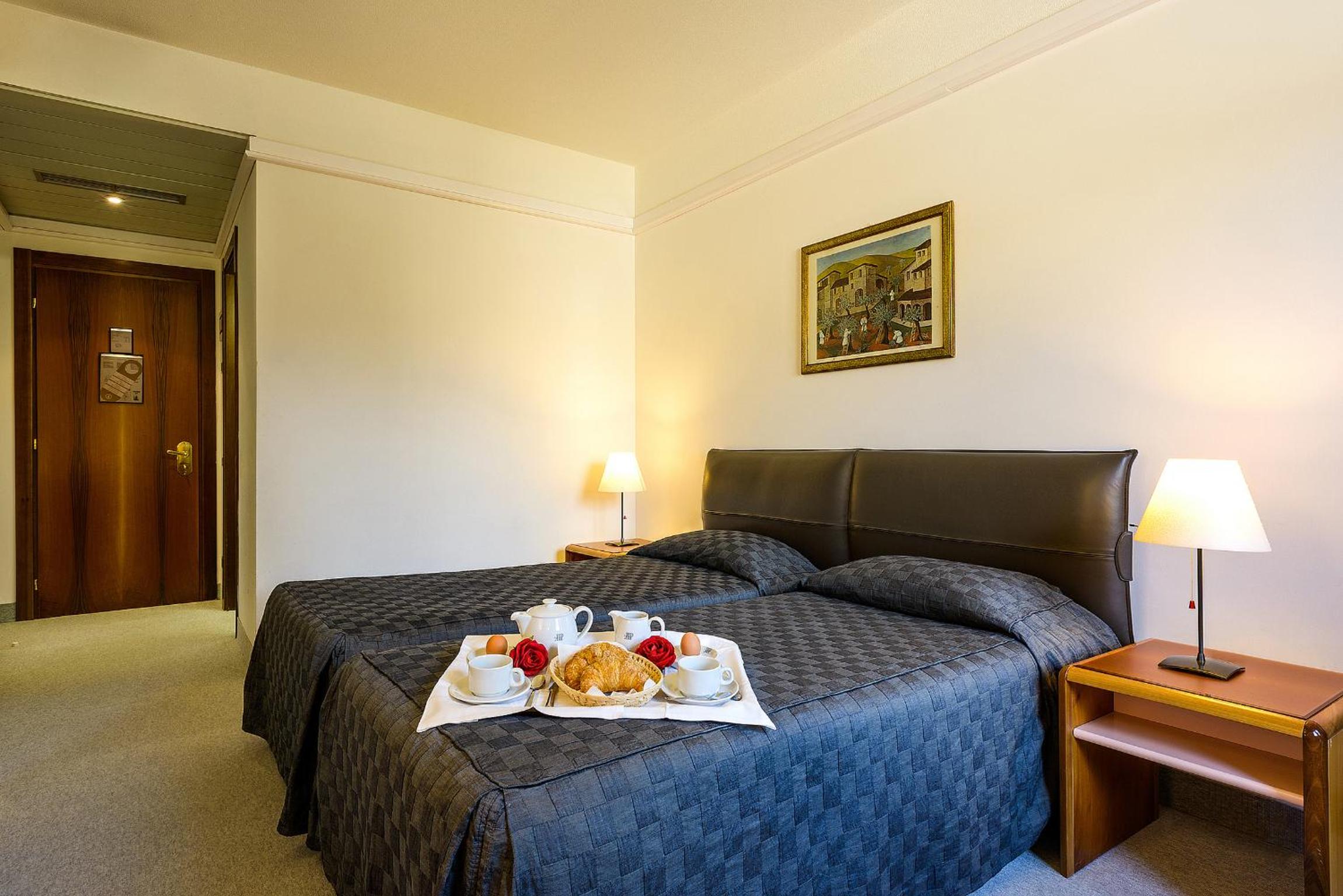 Classic Double or Twin Room - Photo 6