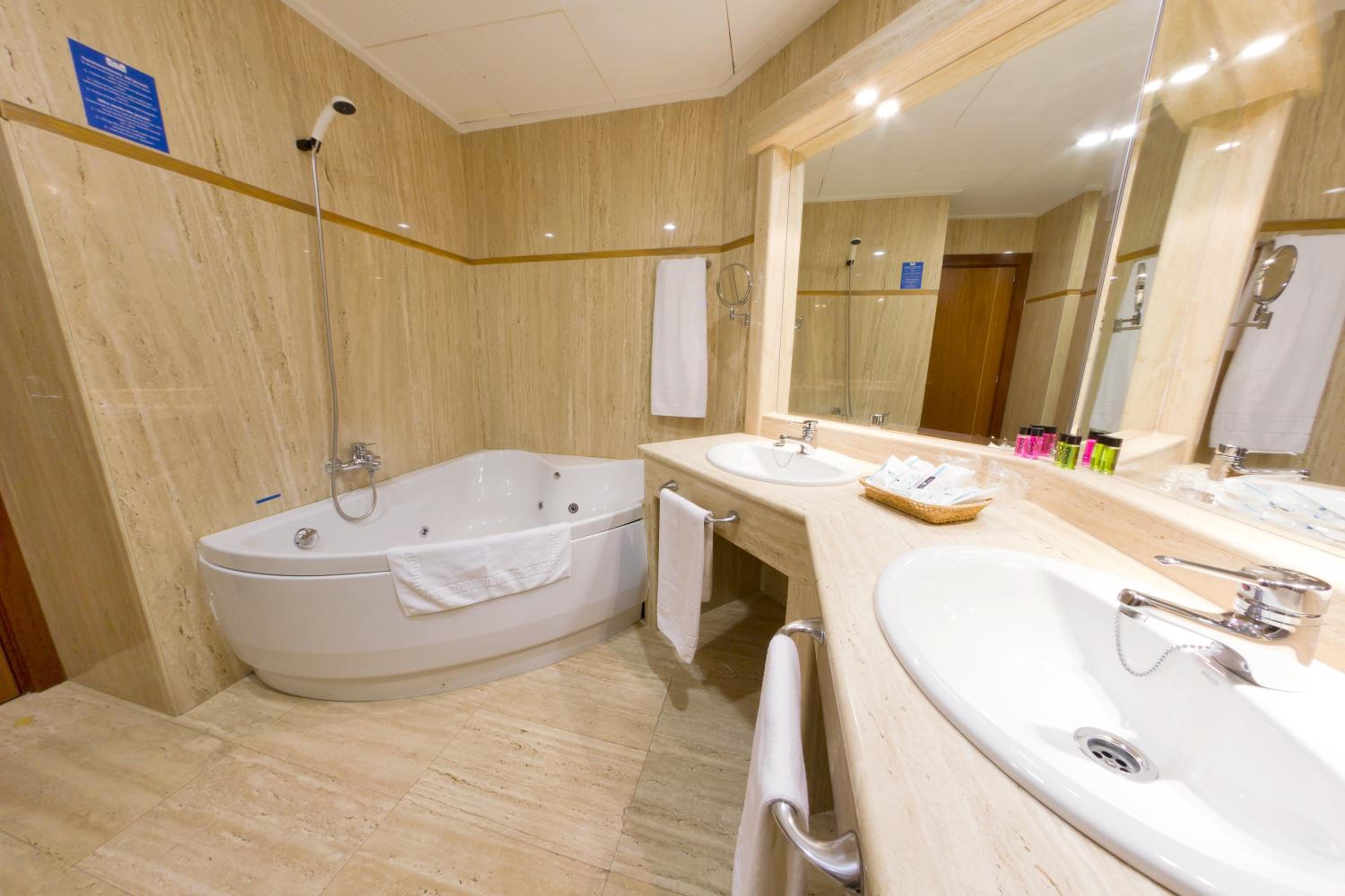 Junior Suite - Photo 2