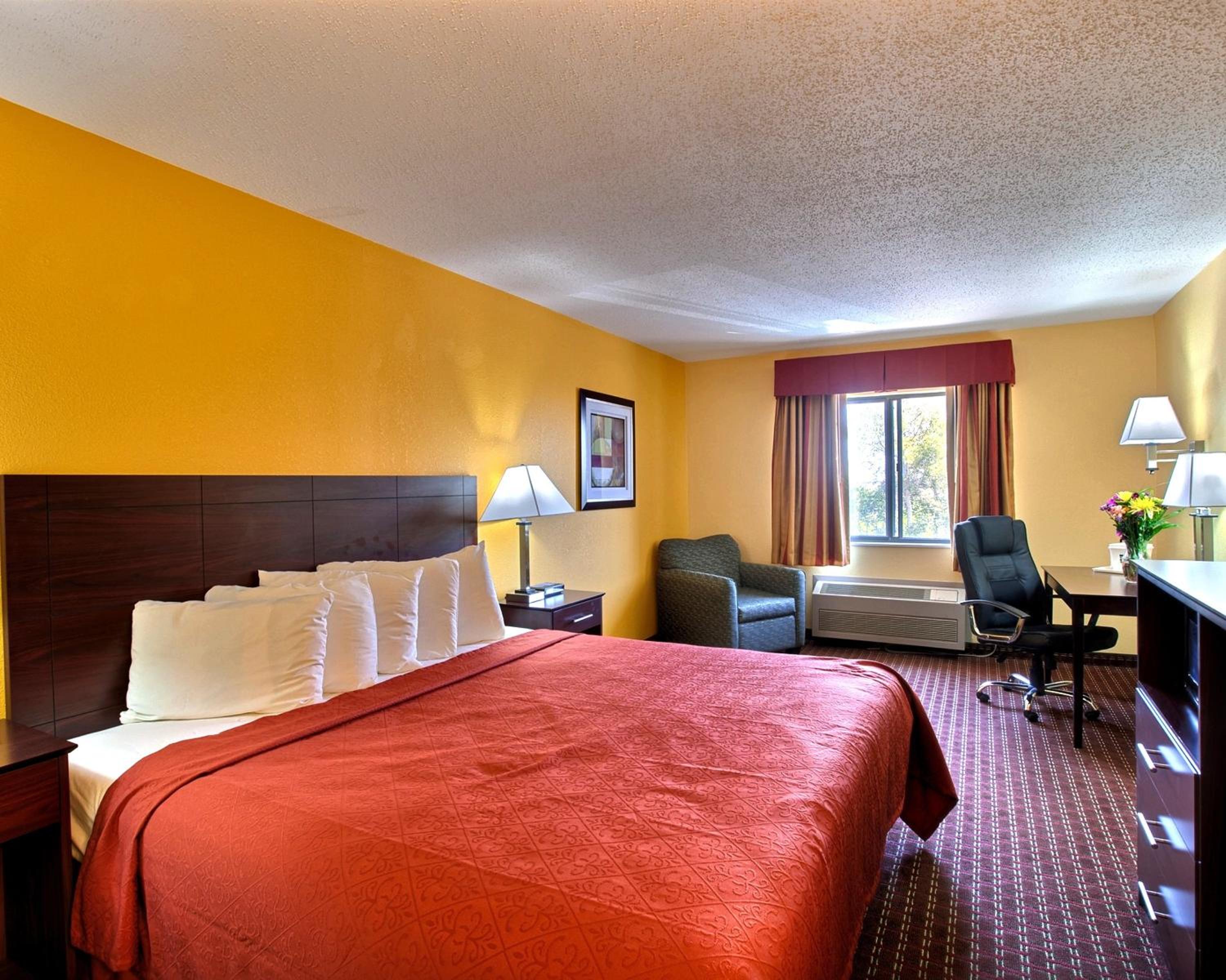 King Room - Non-Smoking photo 2