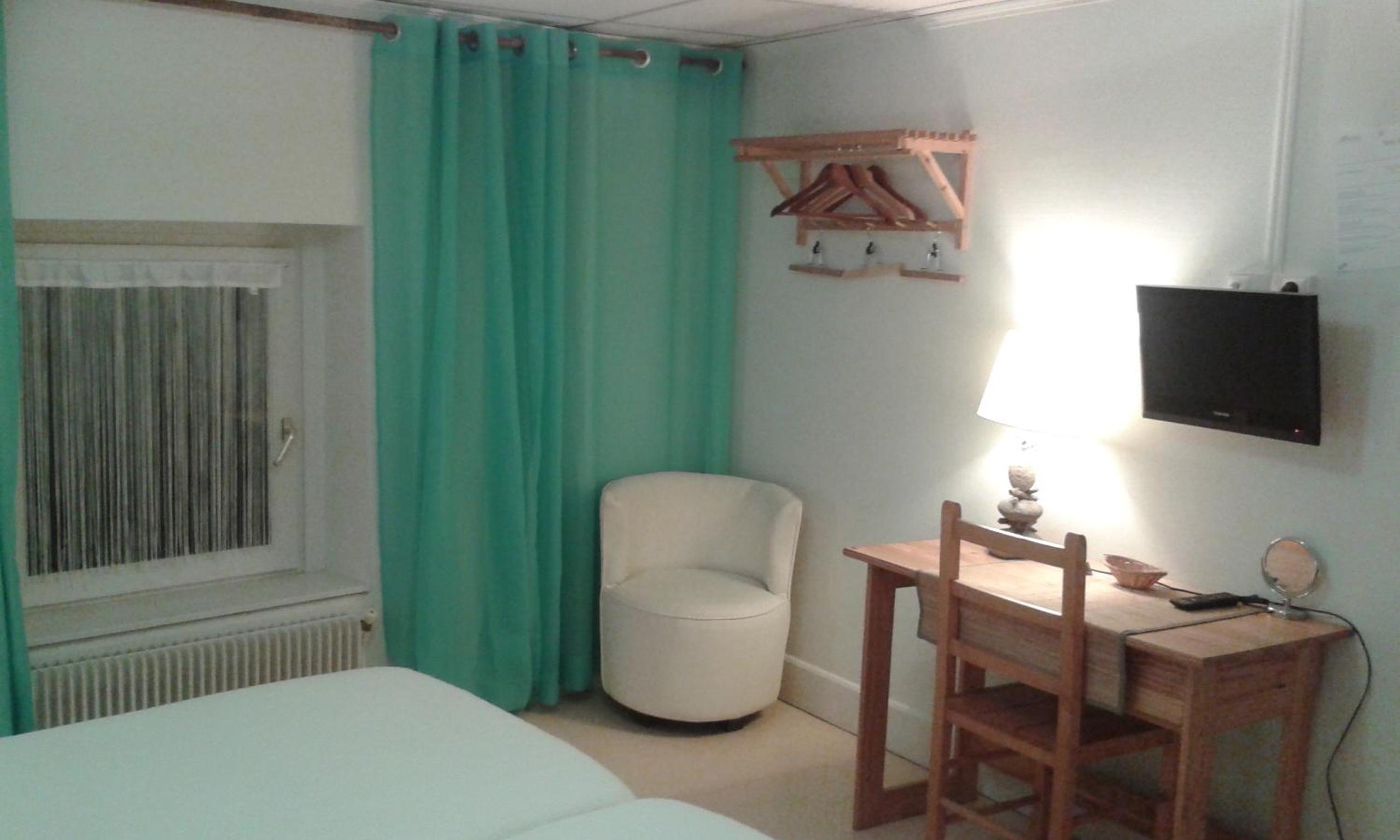 Twin Room - Photo 2