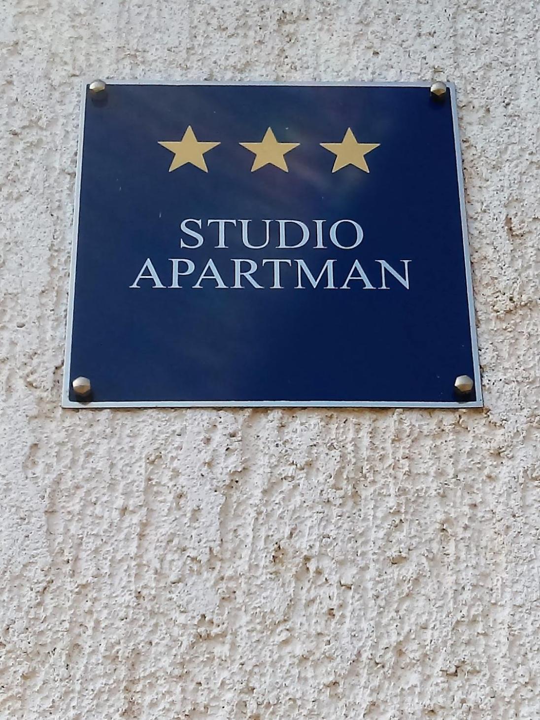 Studio Apartment - Photo 36