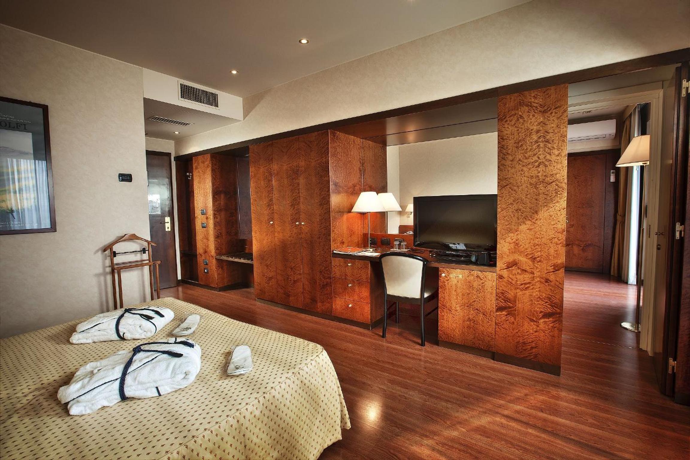Superior Double or Twin Room - Photo 2