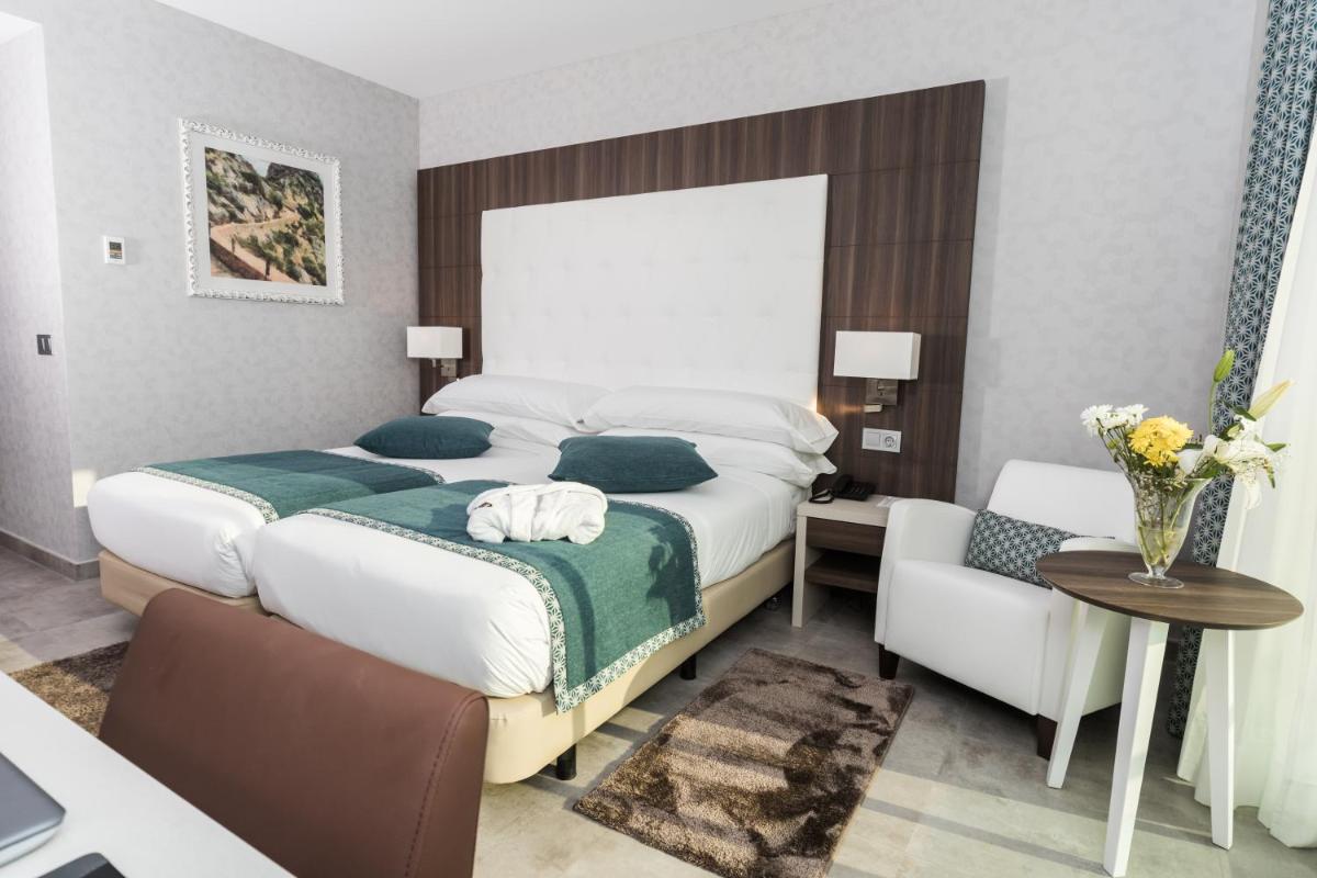Twin Room with Mountain View