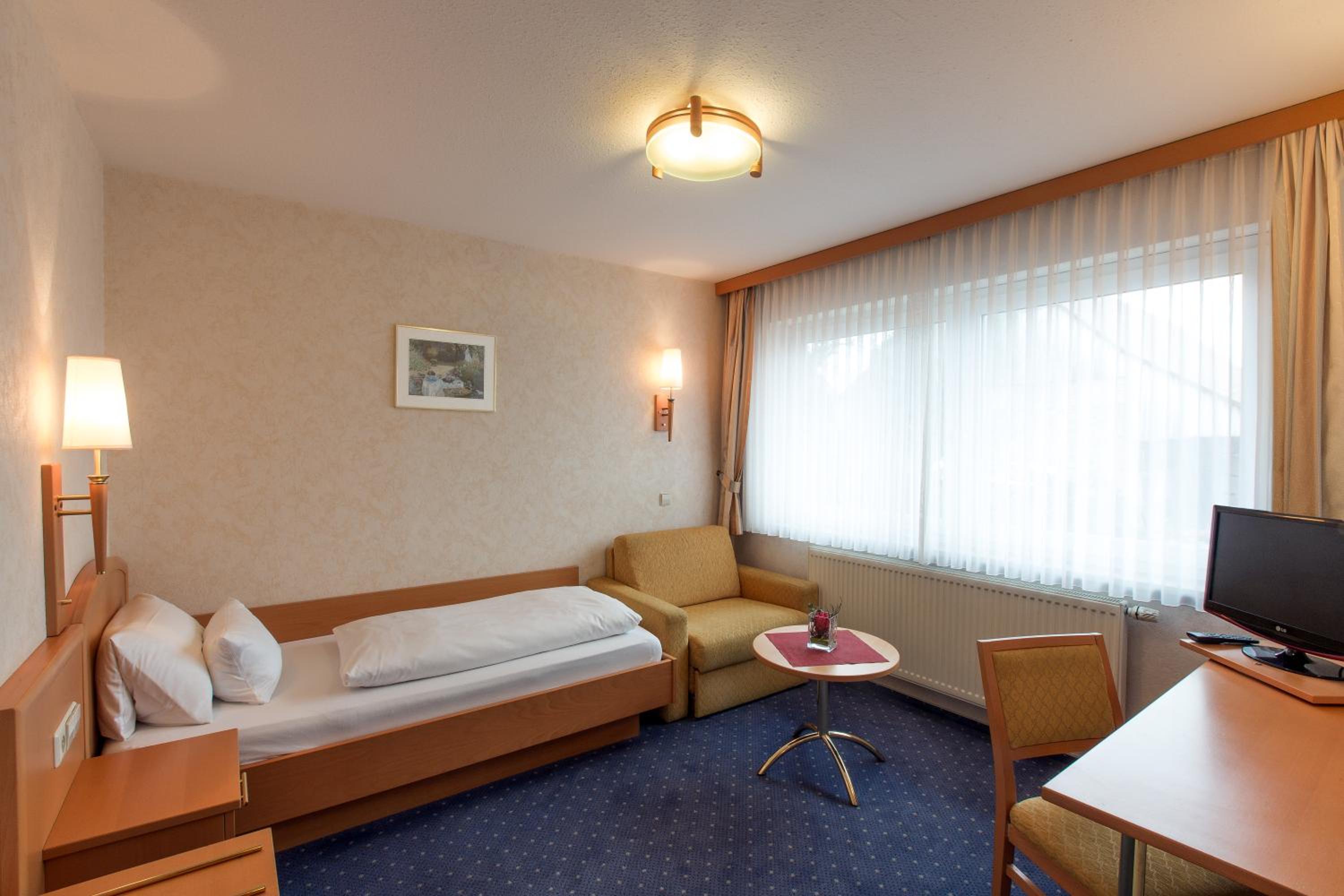 Single Room with Bathroom photo 1