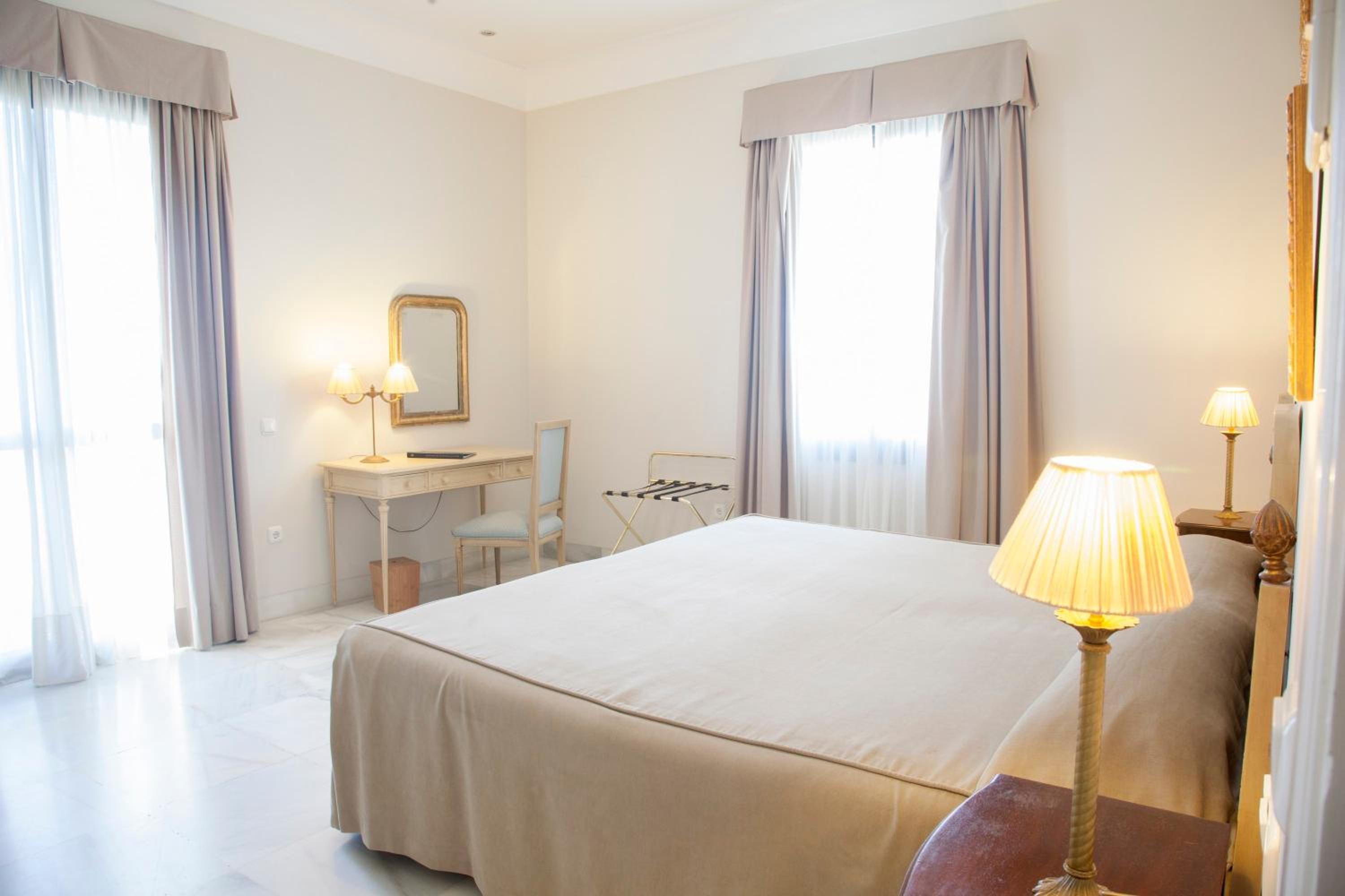 Superior Double or Twin Room - Photo 4