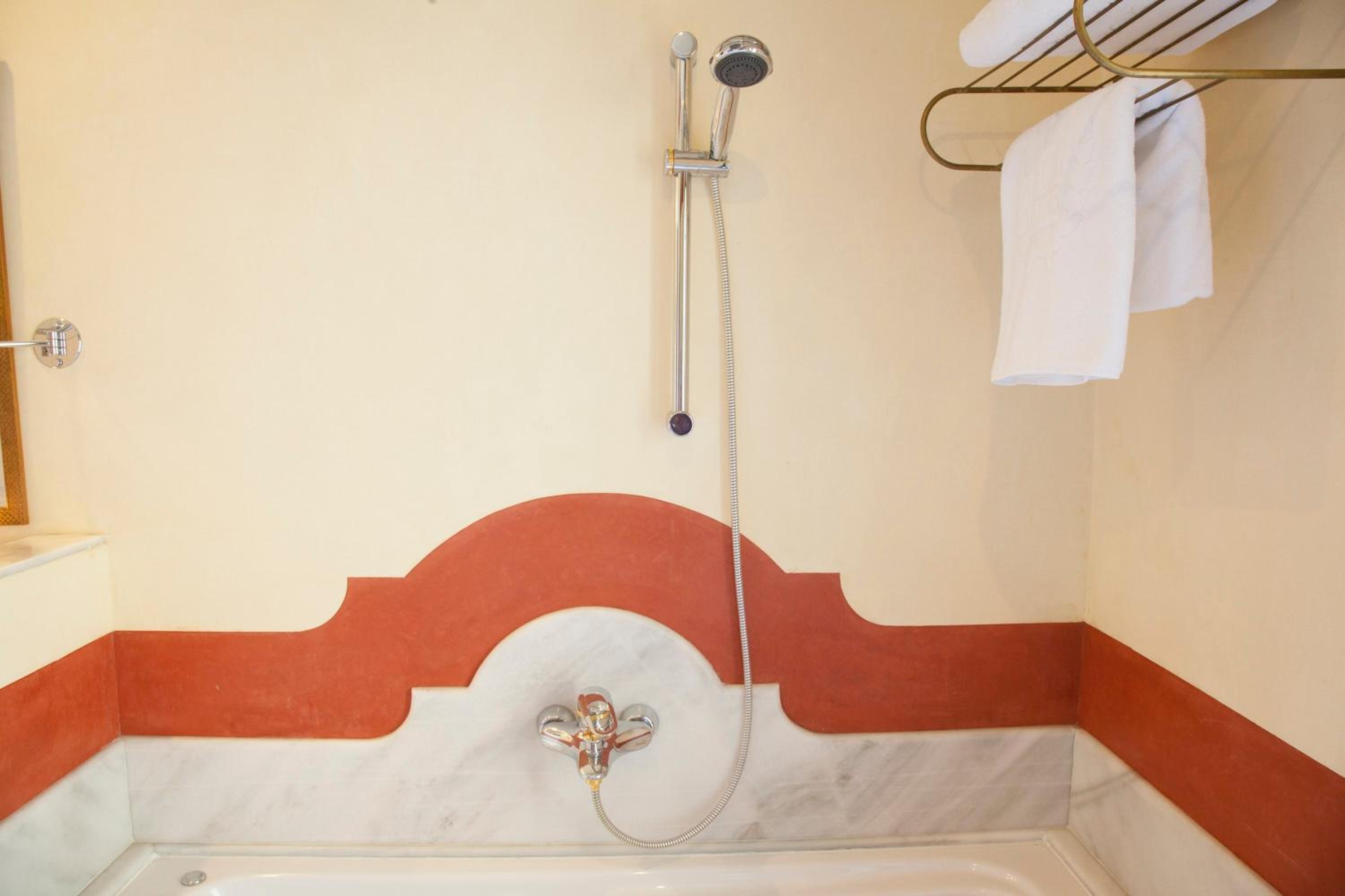 Double or Twin Room - Photo 7