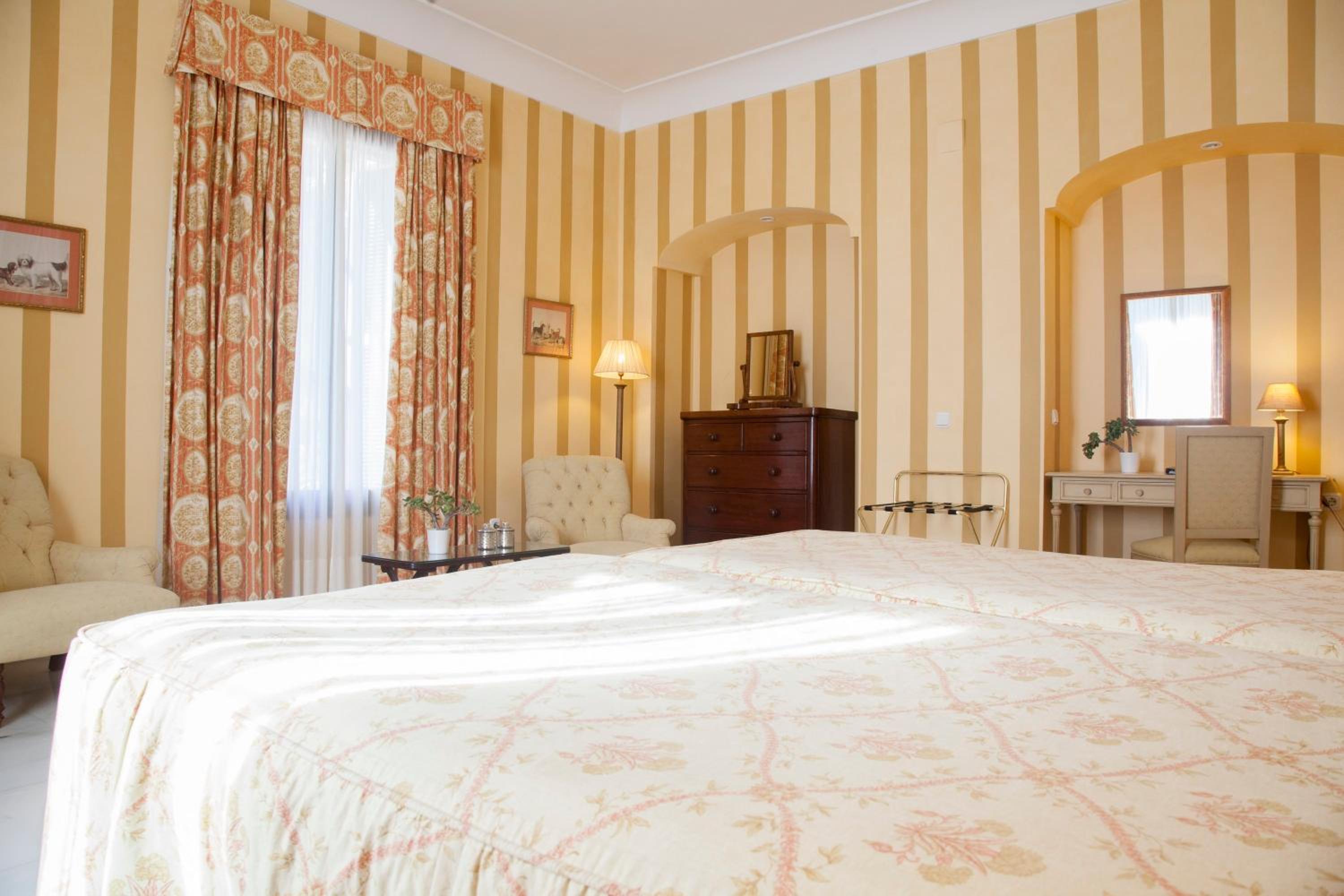 Superior Double or Twin Room - Photo 7