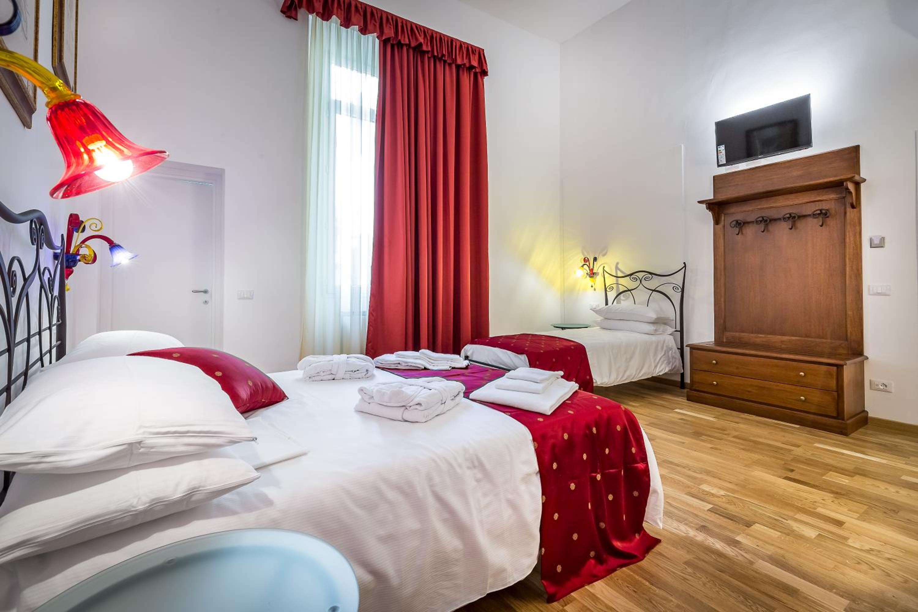 Superior Triple Room photo 3