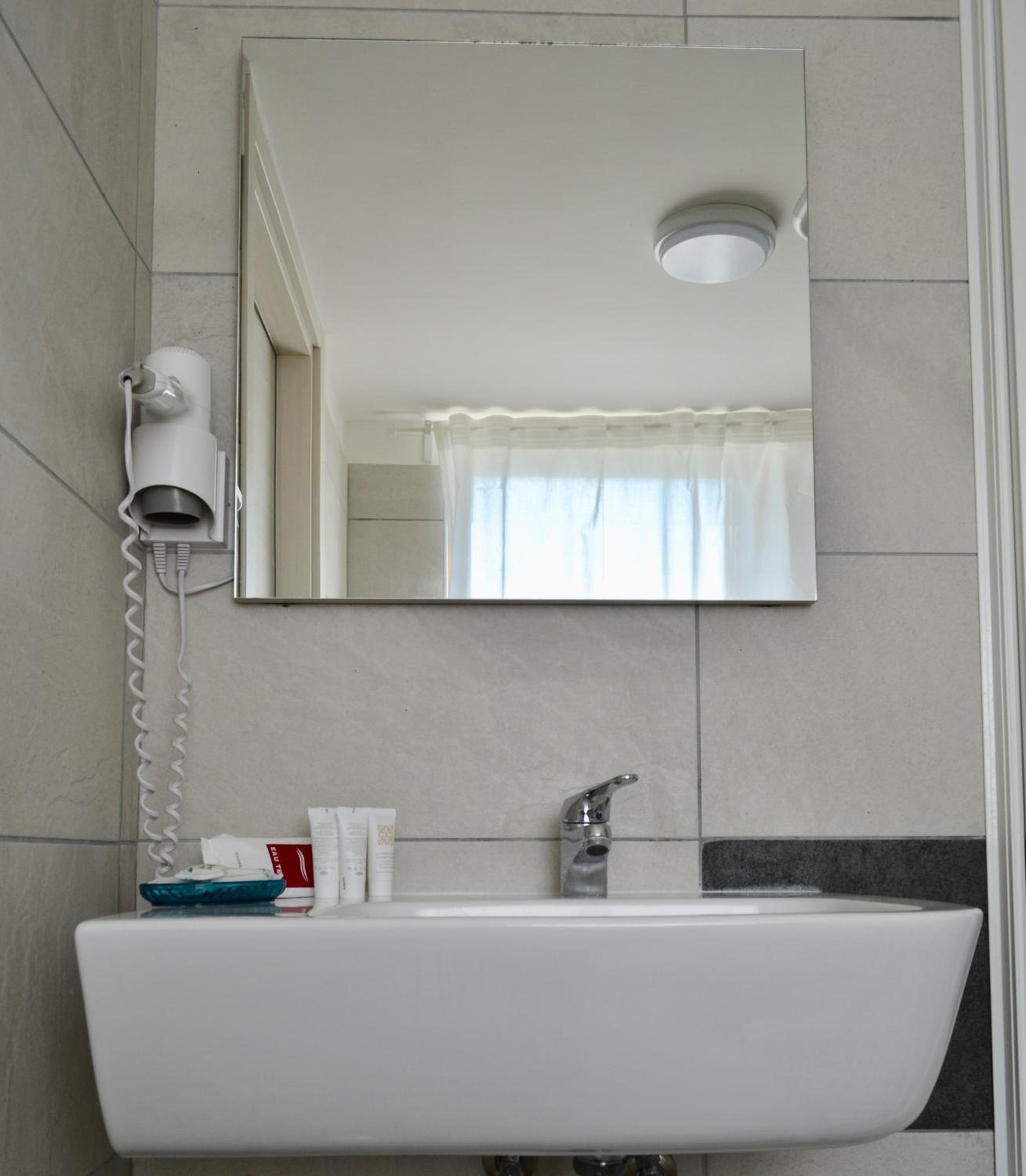 Standard Double or Twin Room photo 2