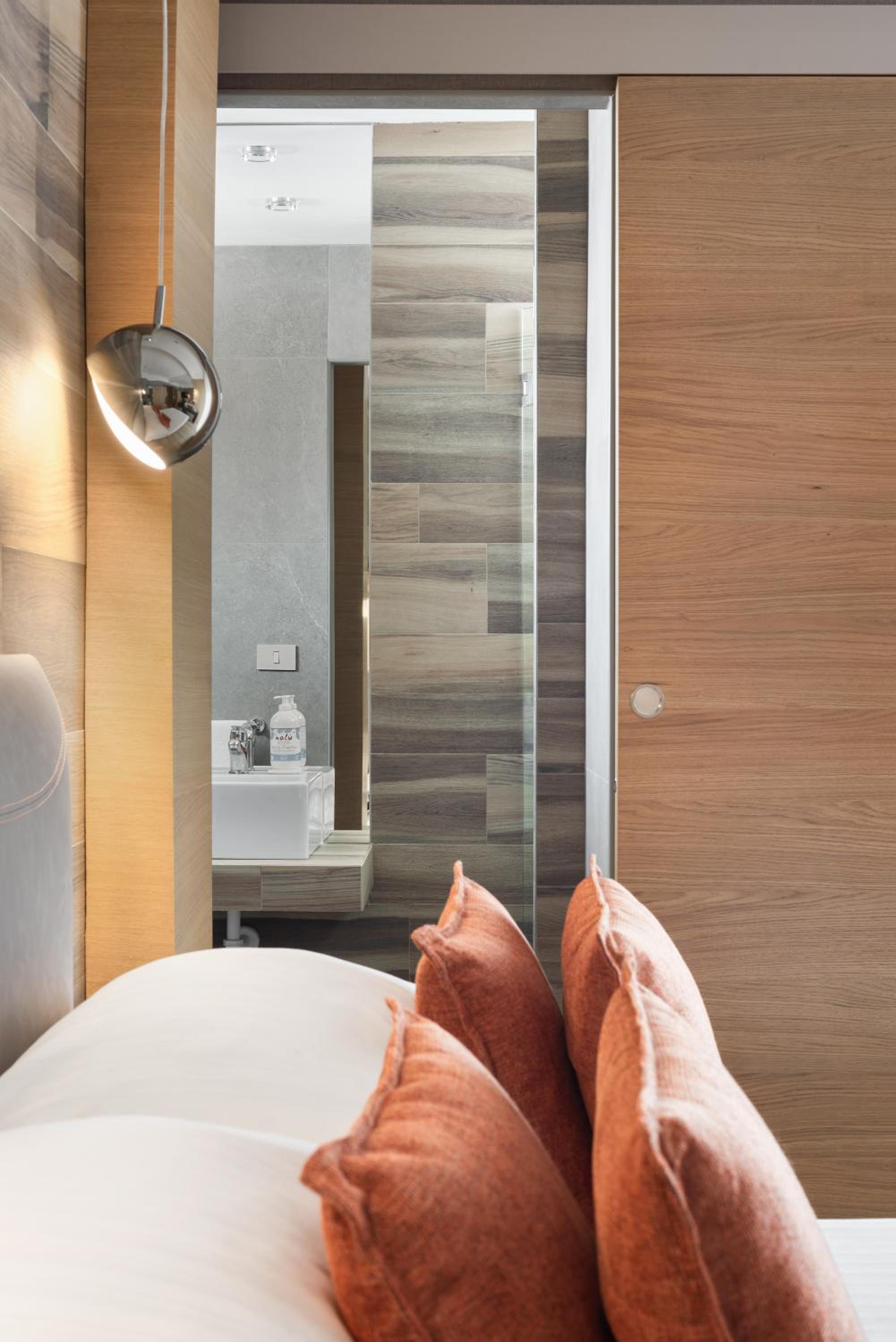 Deluxe Double or Twin Room - Photo 8