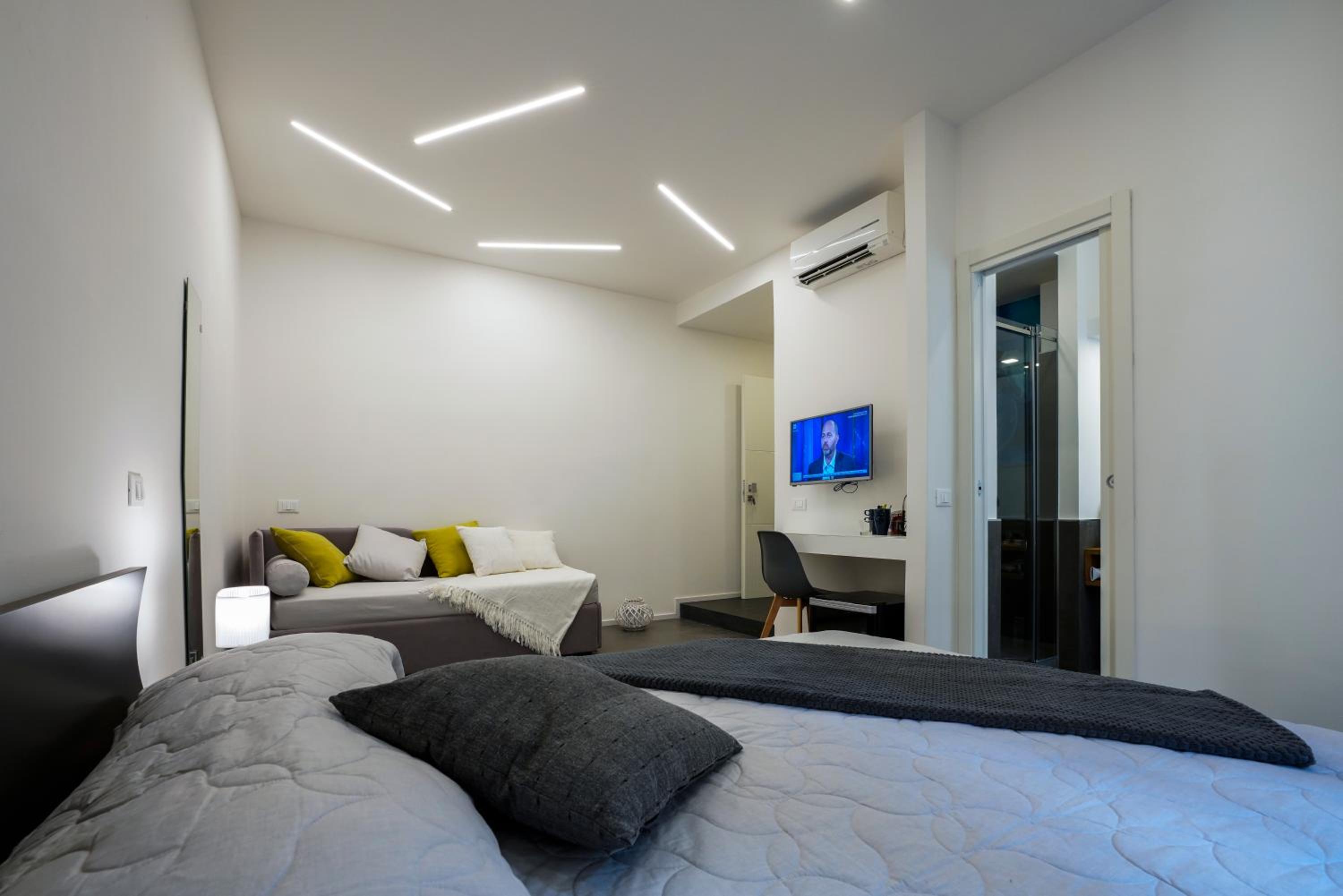 Superior Family Room photo 1
