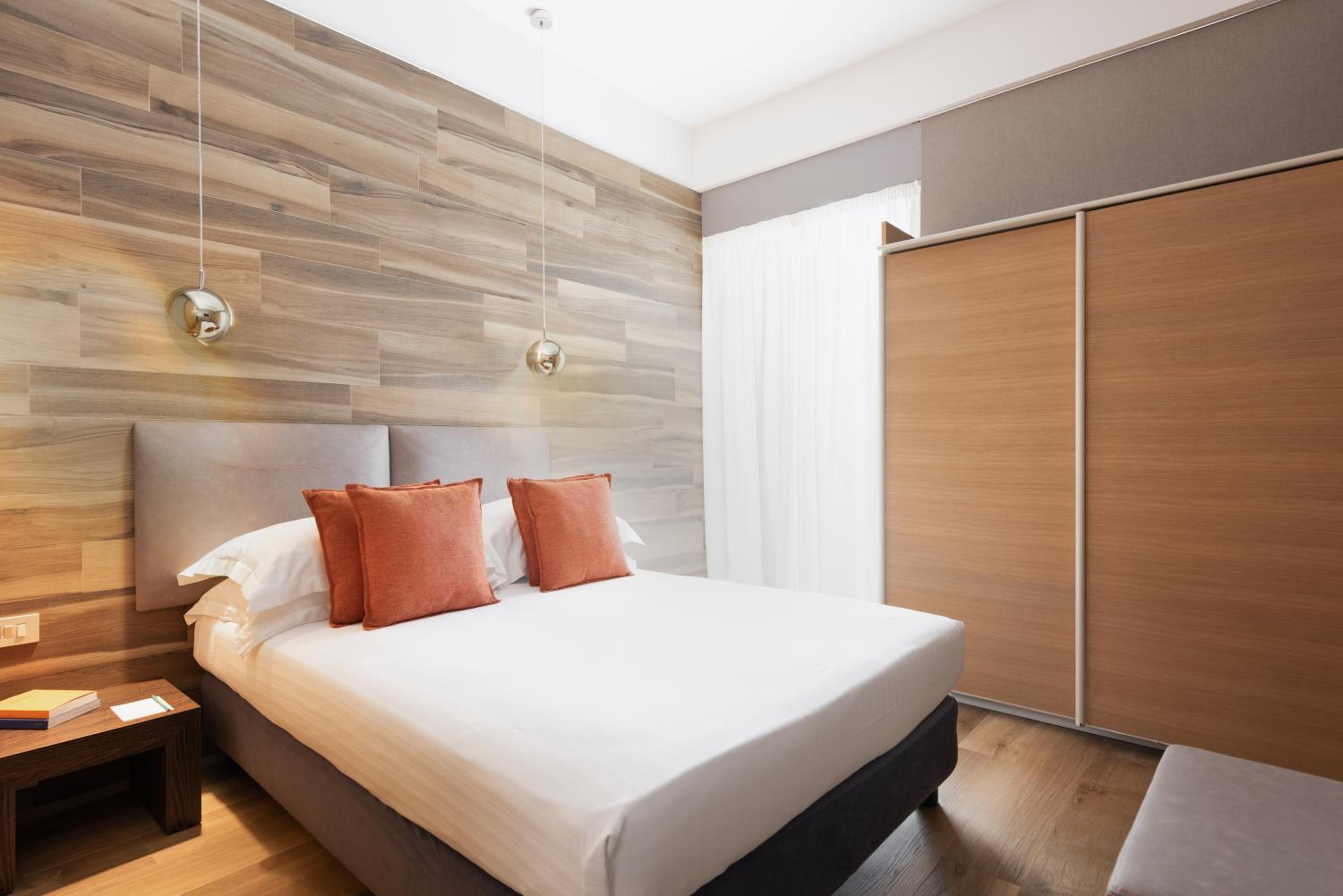Deluxe Double or Twin Room - Photo 9