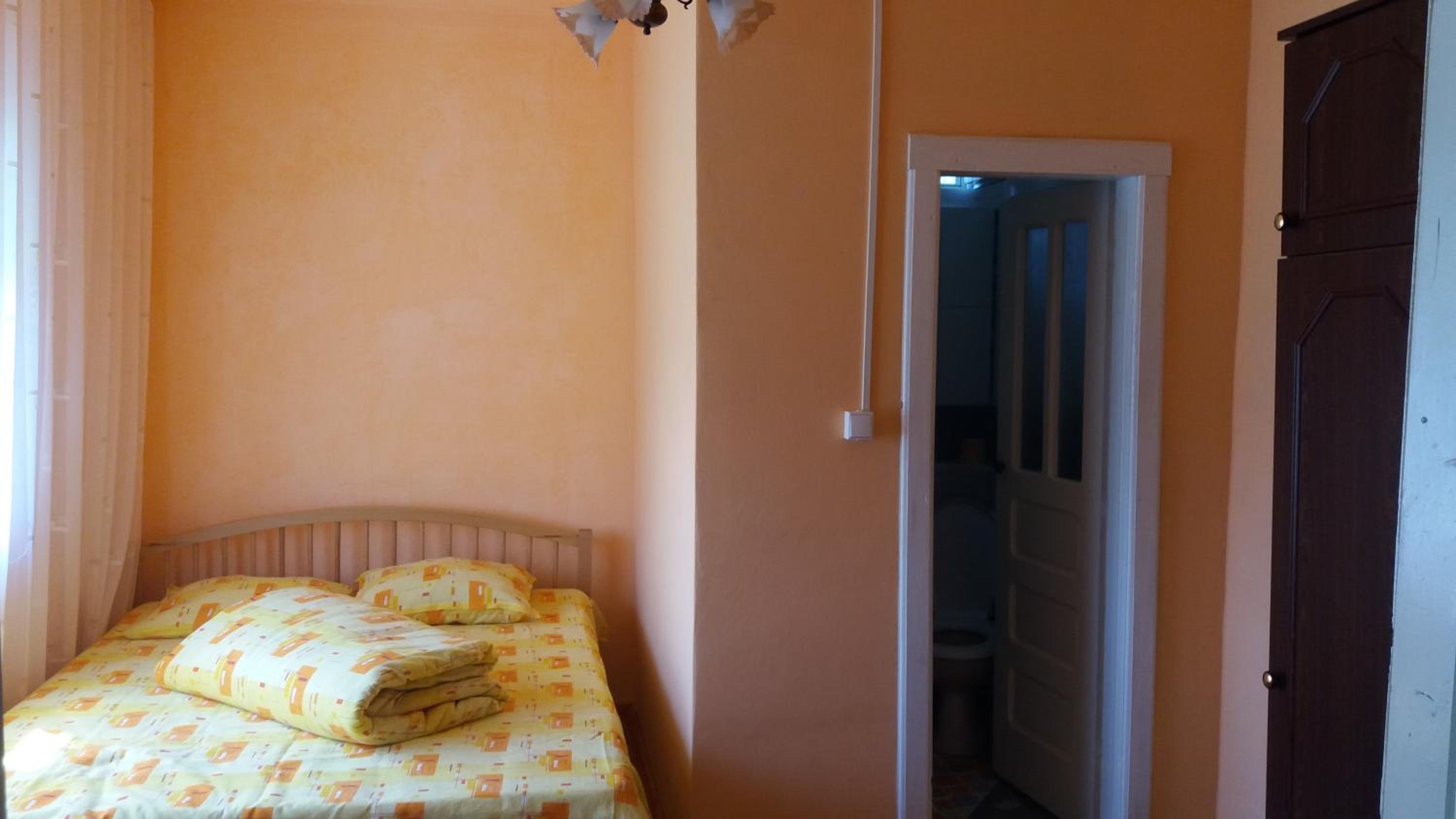 Double Room with Private Bathroom - Photo 10