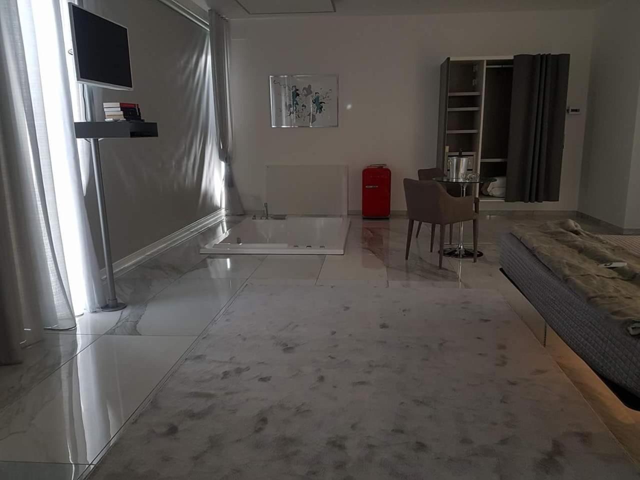 Deluxe Suite with Spa Bath photo 3