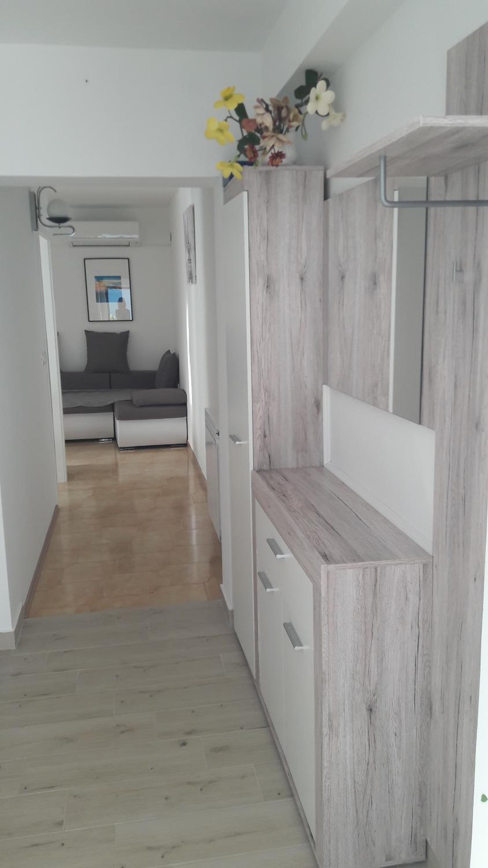 Apartment photo 2