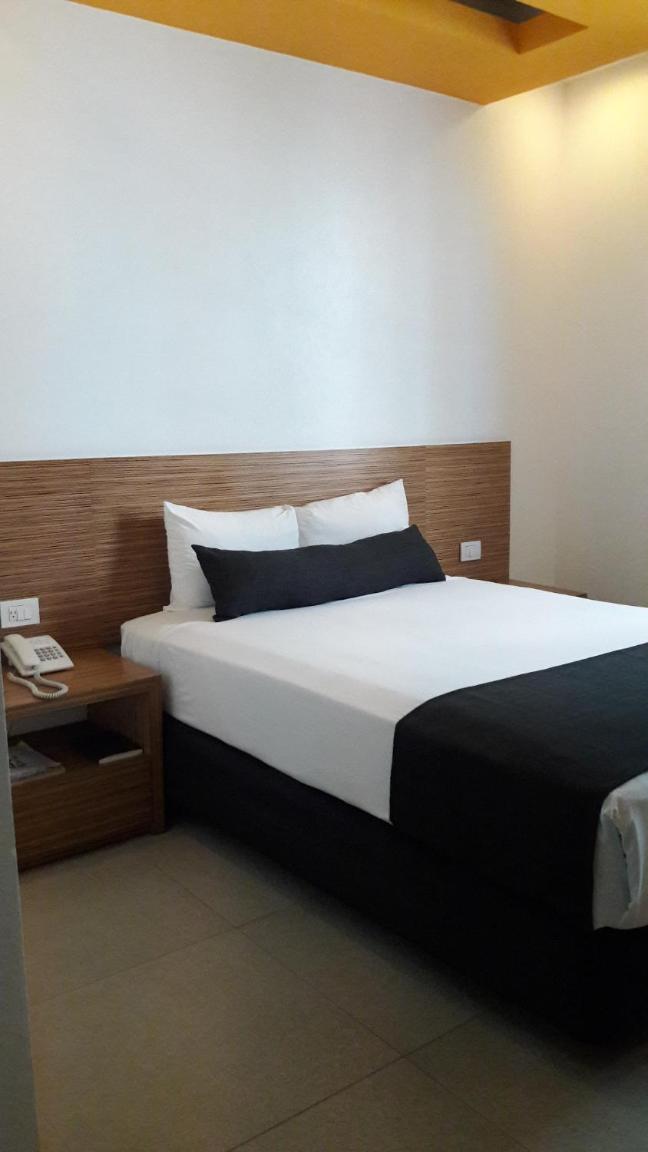 Standard Double Room - Photo 8