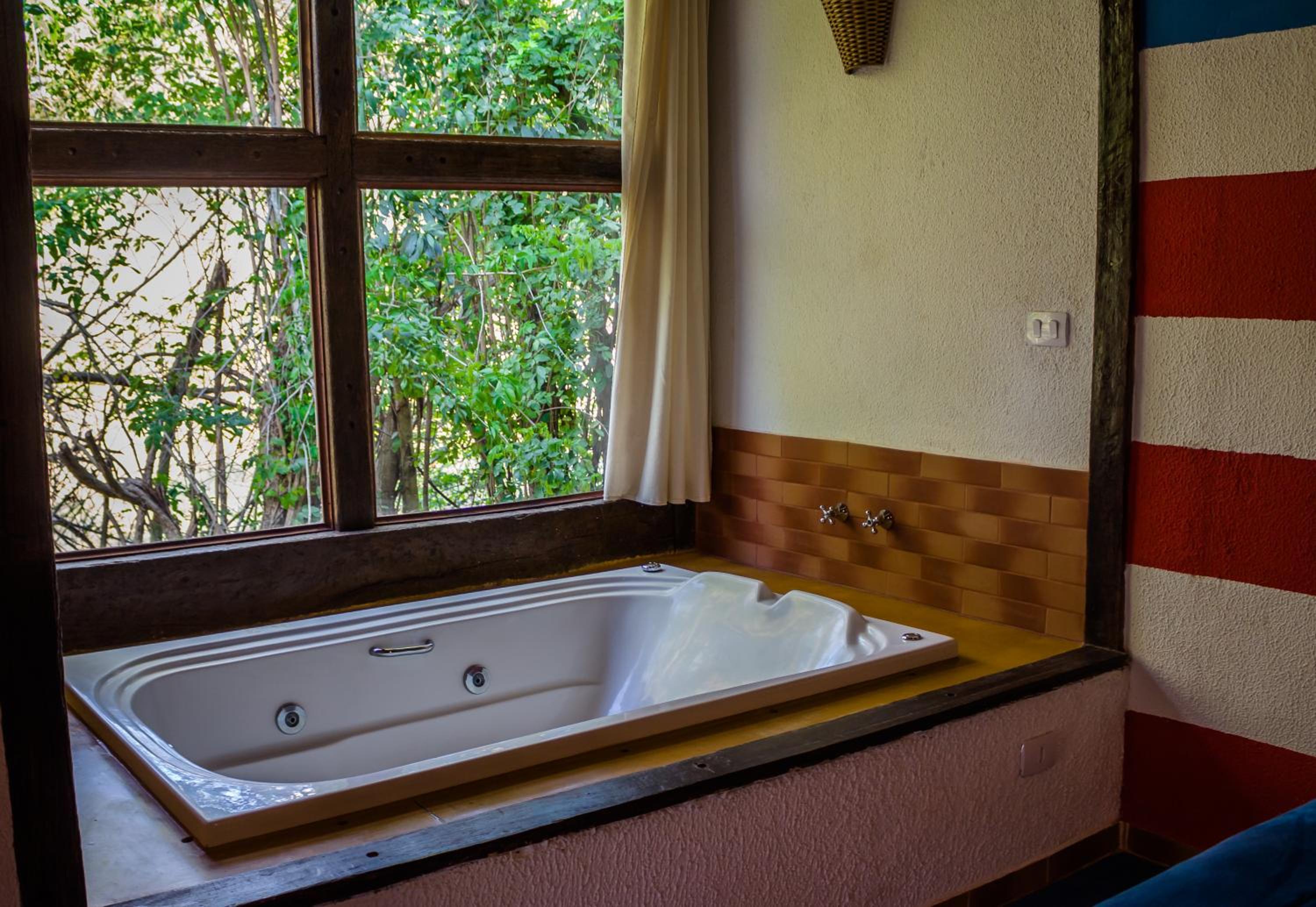 Queen Suite with Spa Bath photo 3