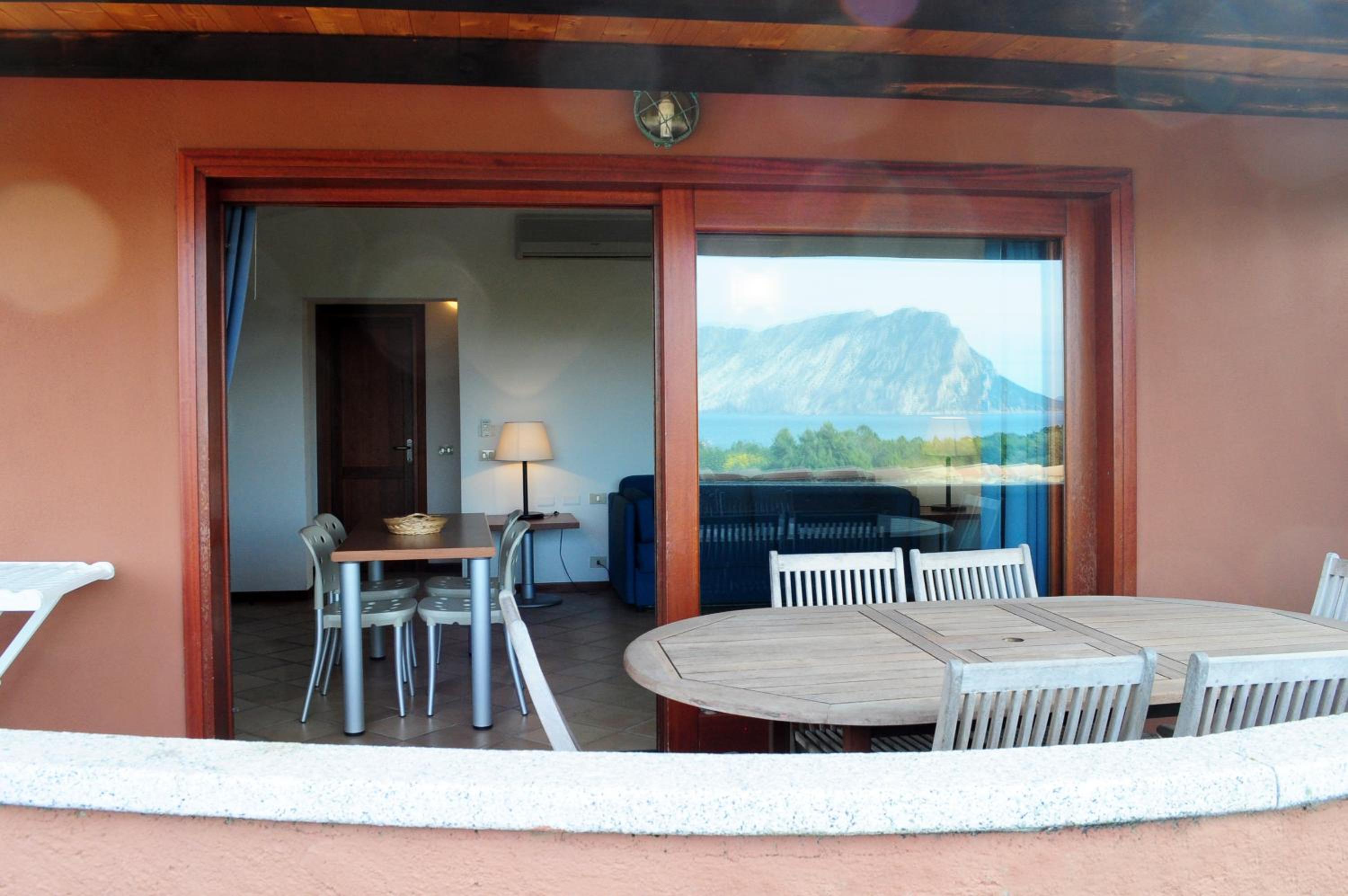 One-Bedroom Apartment with Sea View