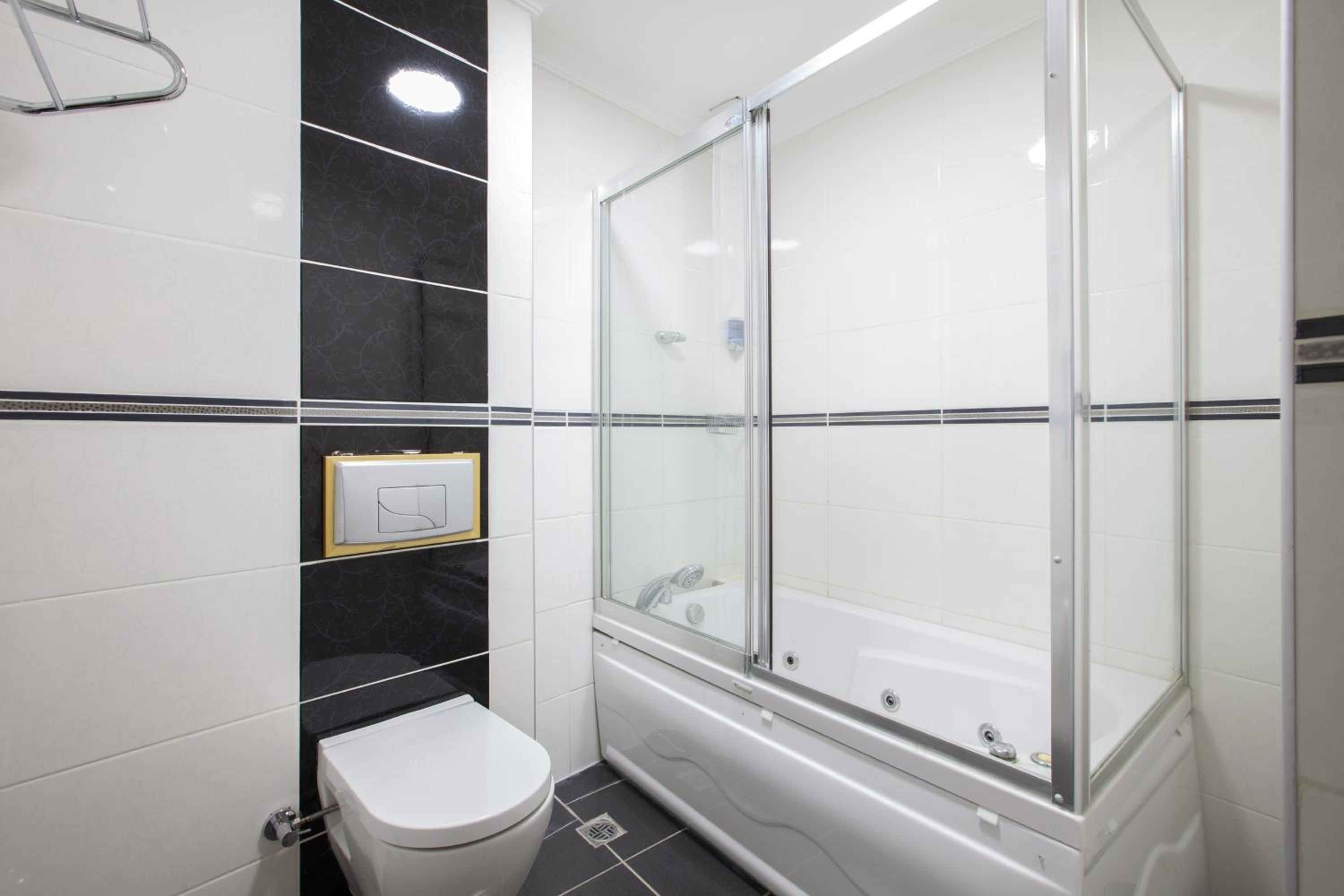 Deluxe Suite with Garden View photo 2