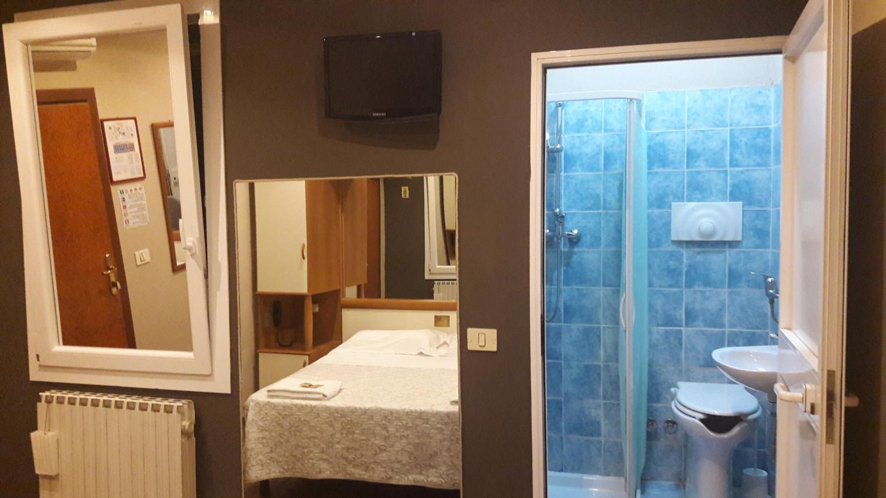 Economy Double Room photo 3