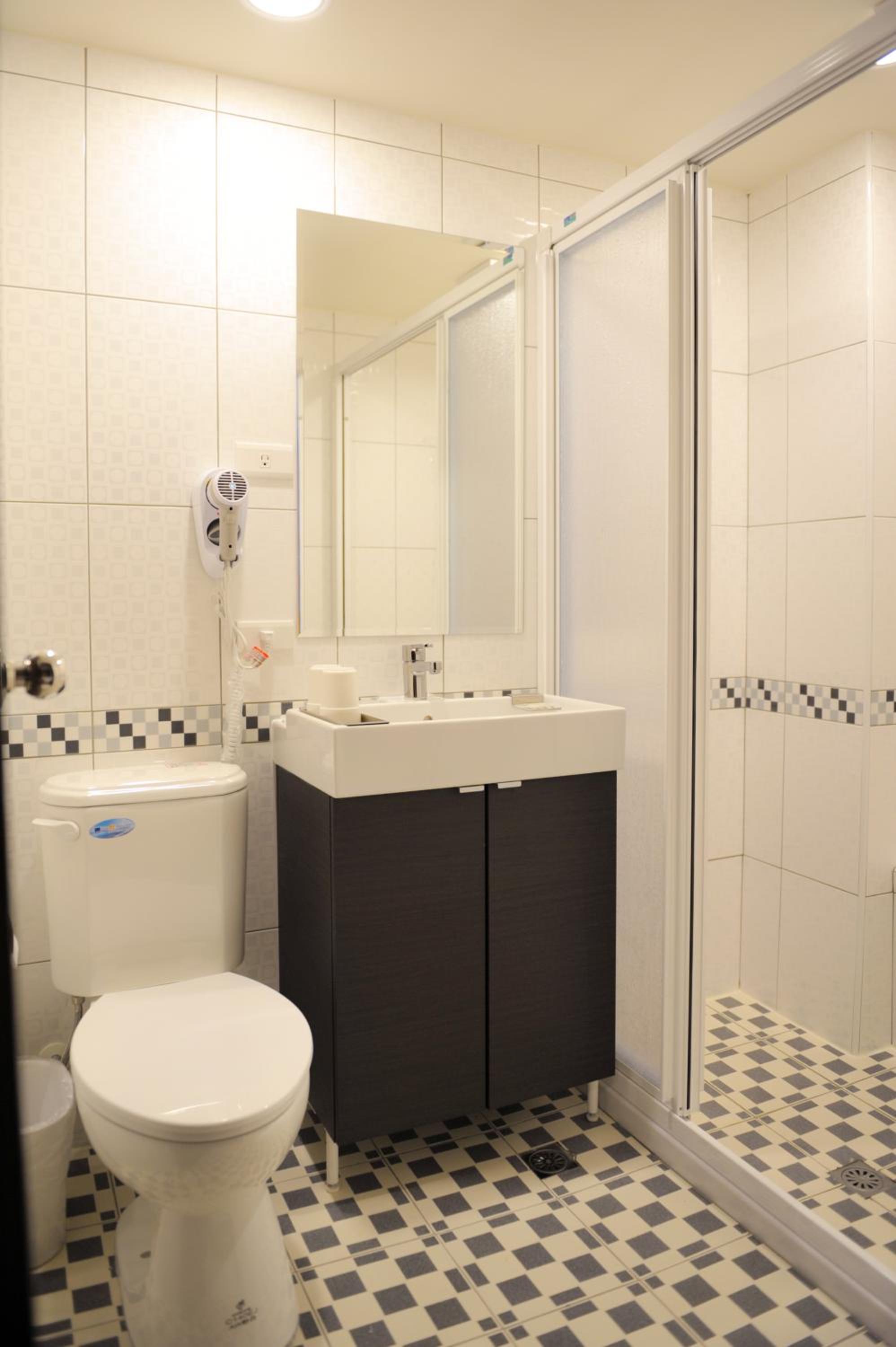Standard Double Room - Photo 9