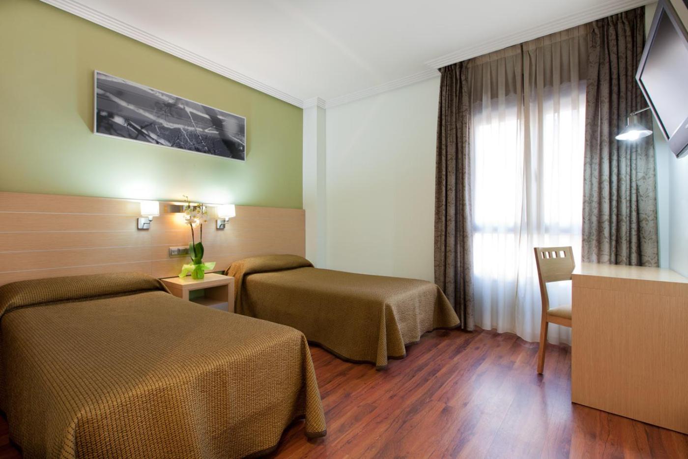 Twin Room - Photo 1