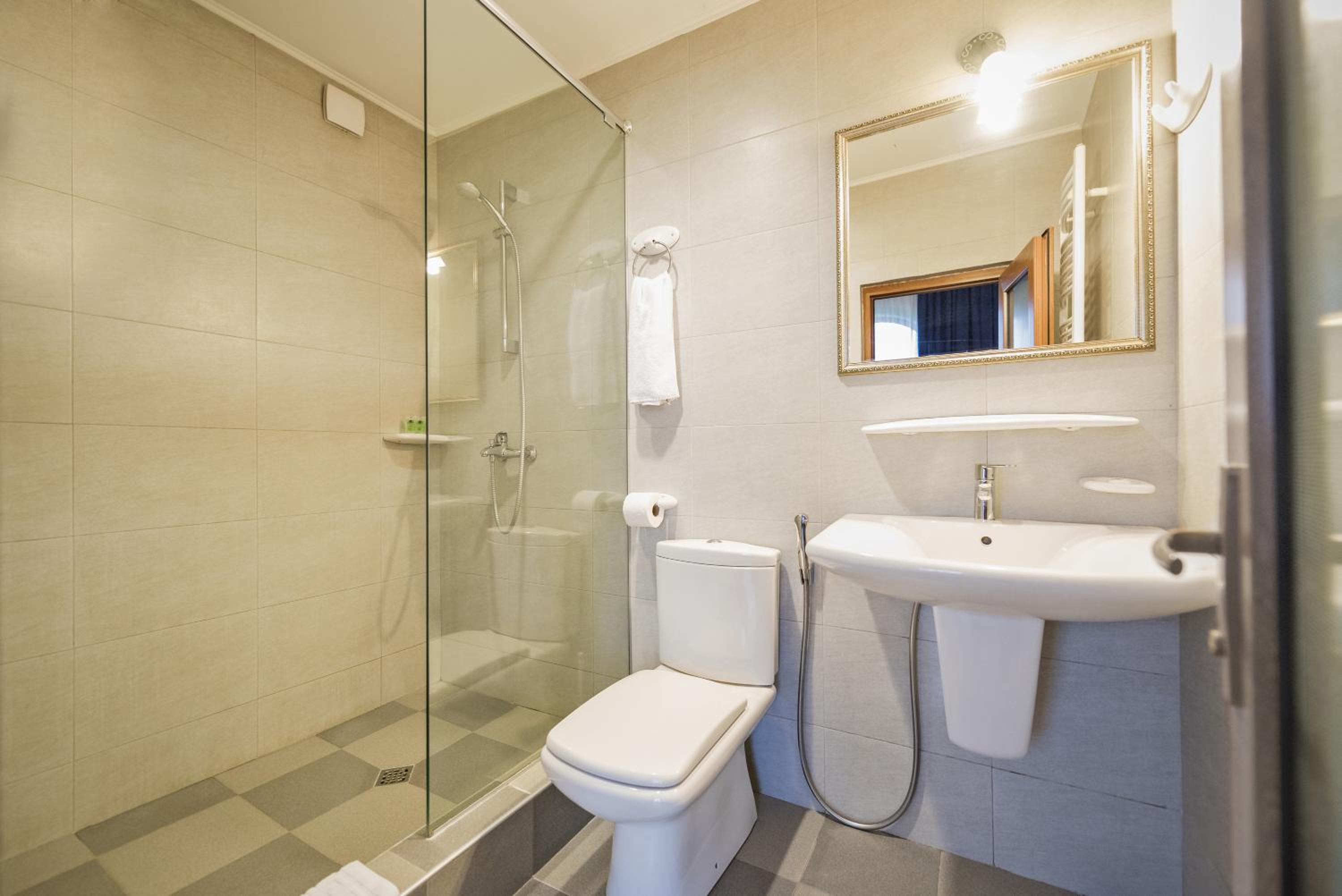 Standard Double or Twin Room - Photo 4
