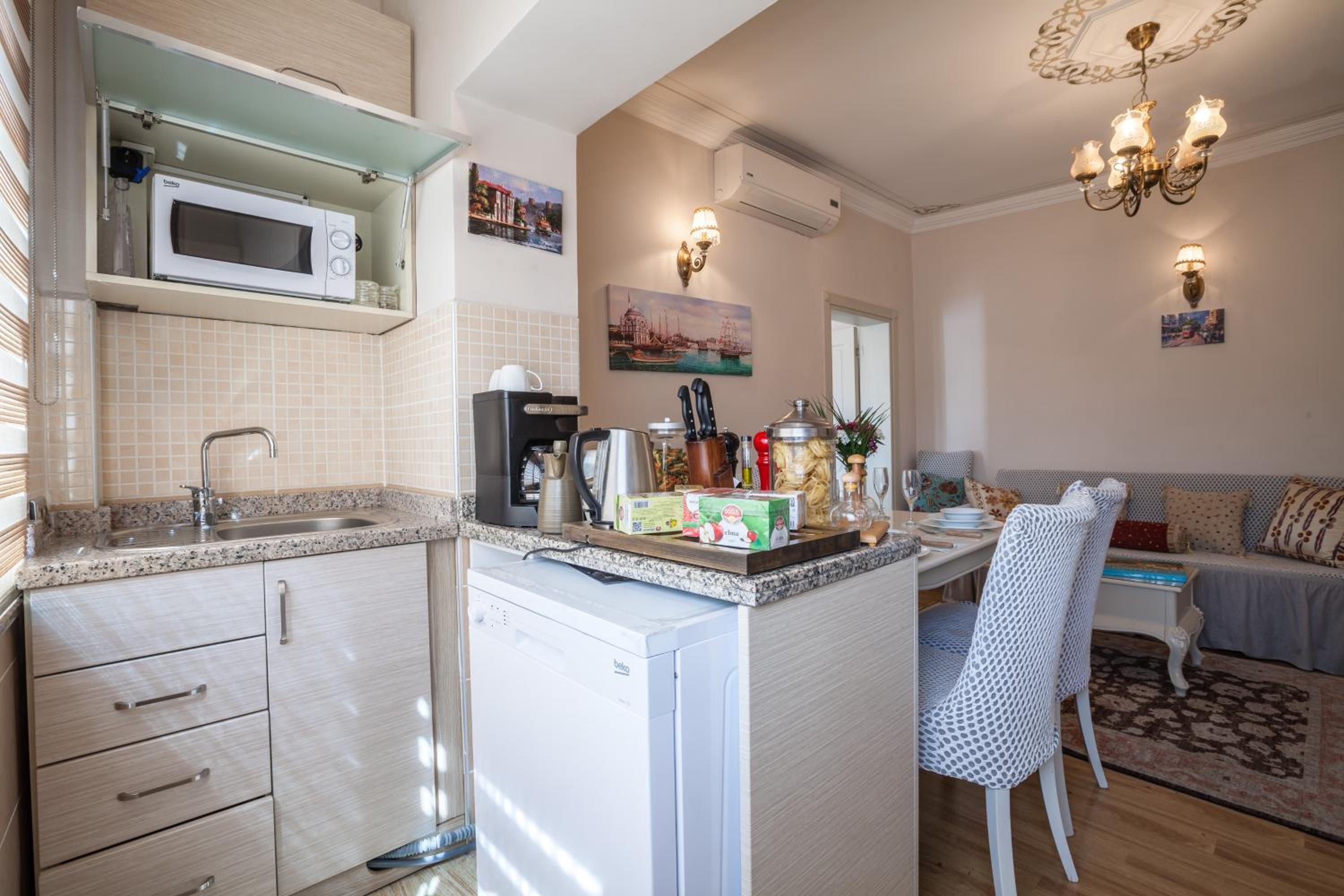 Suite with City View photo 2