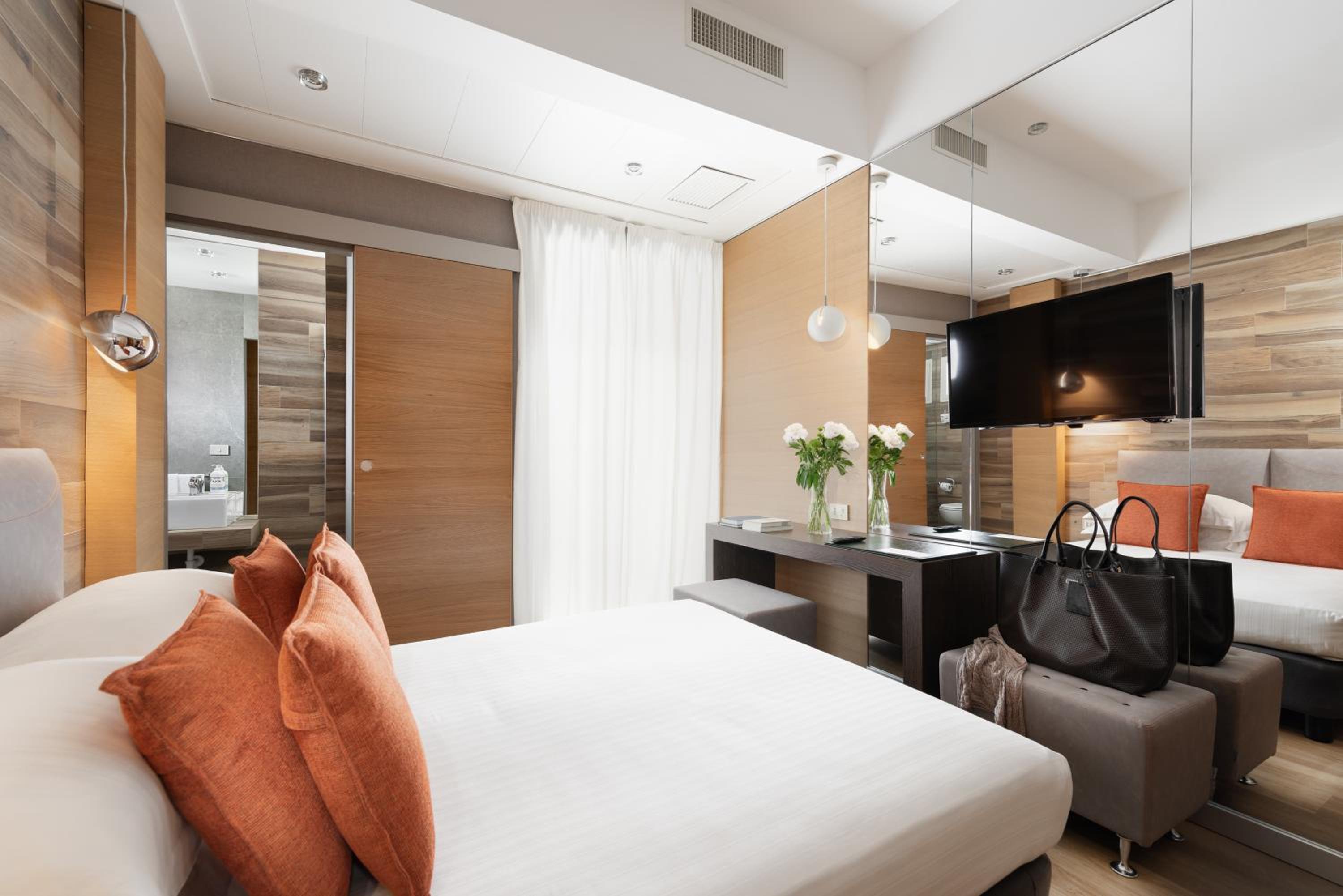 Deluxe Double or Twin Room - Photo 2