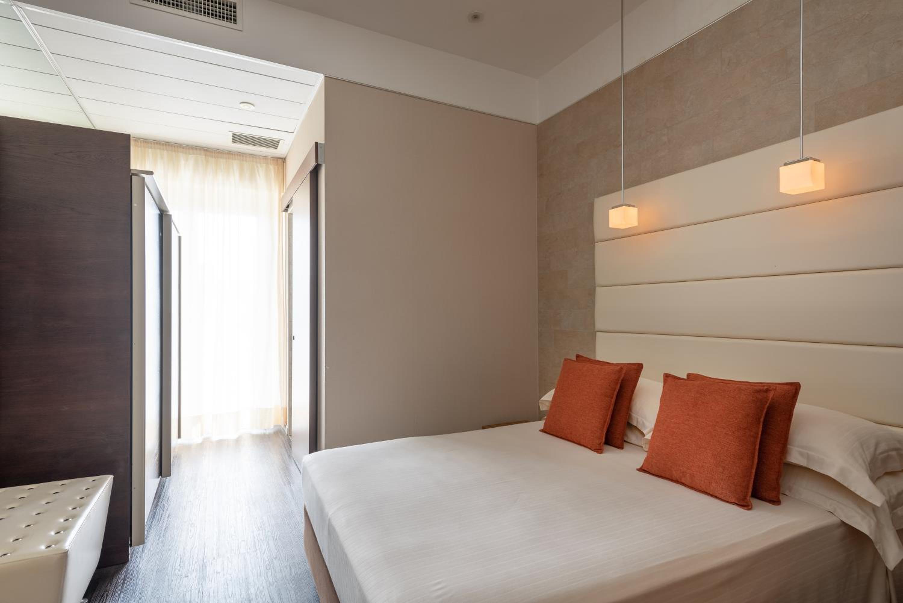 Deluxe Double or Twin Room - Photo 3