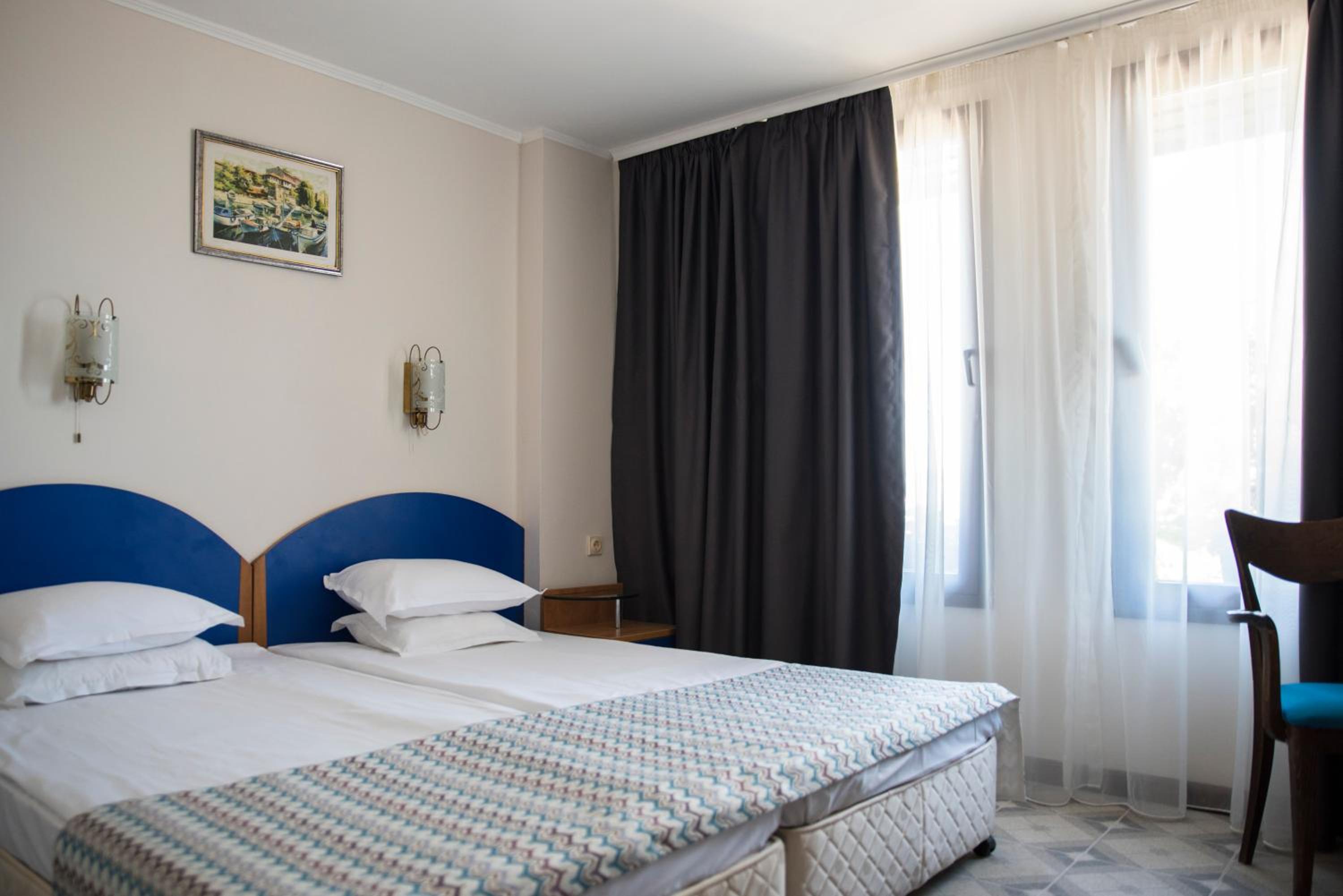 Double or Twin Room (2 Adults + 1 Child) photo 1