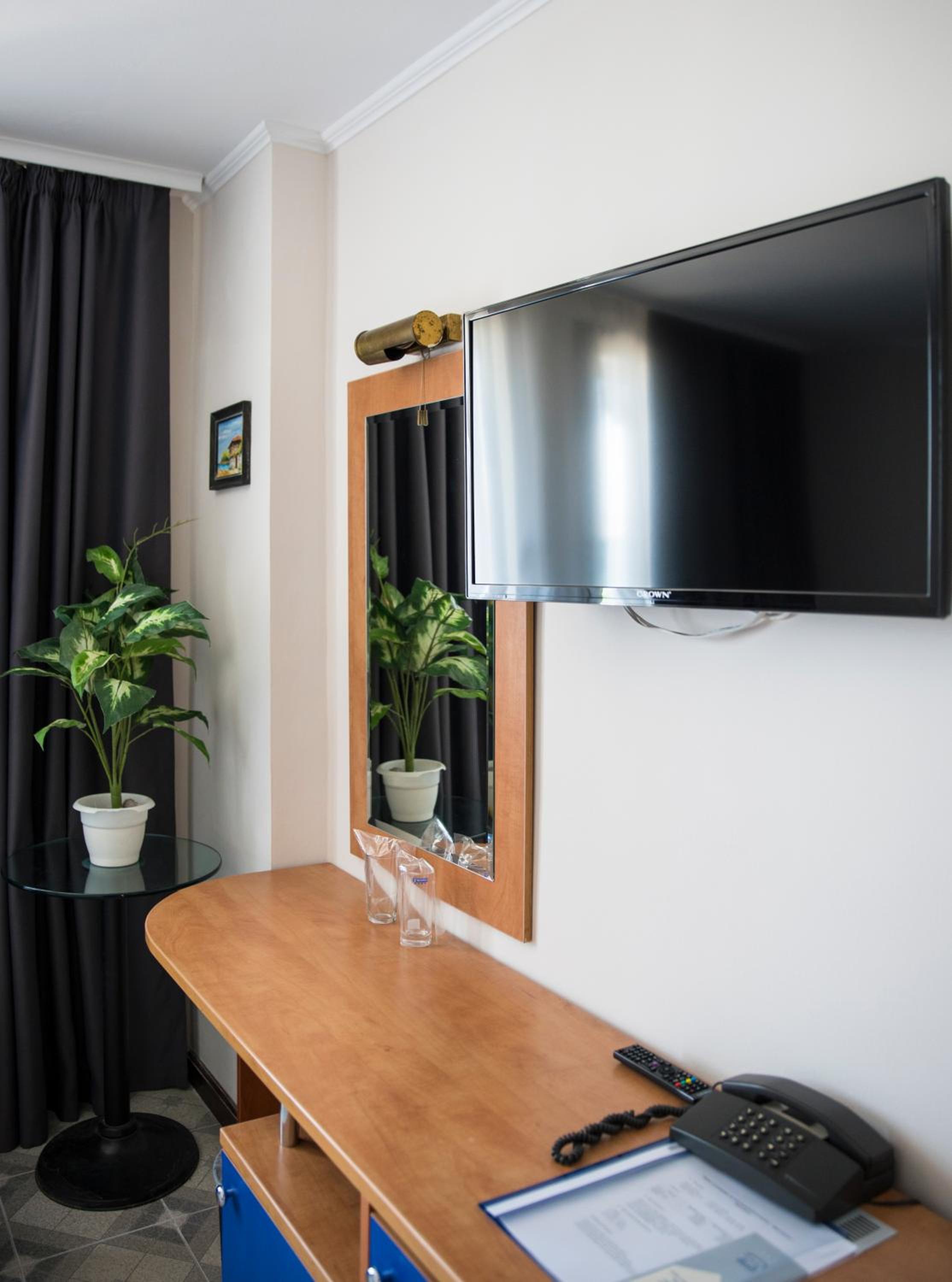 Double or Twin Room (2 Adults + 1 Child) photo 3