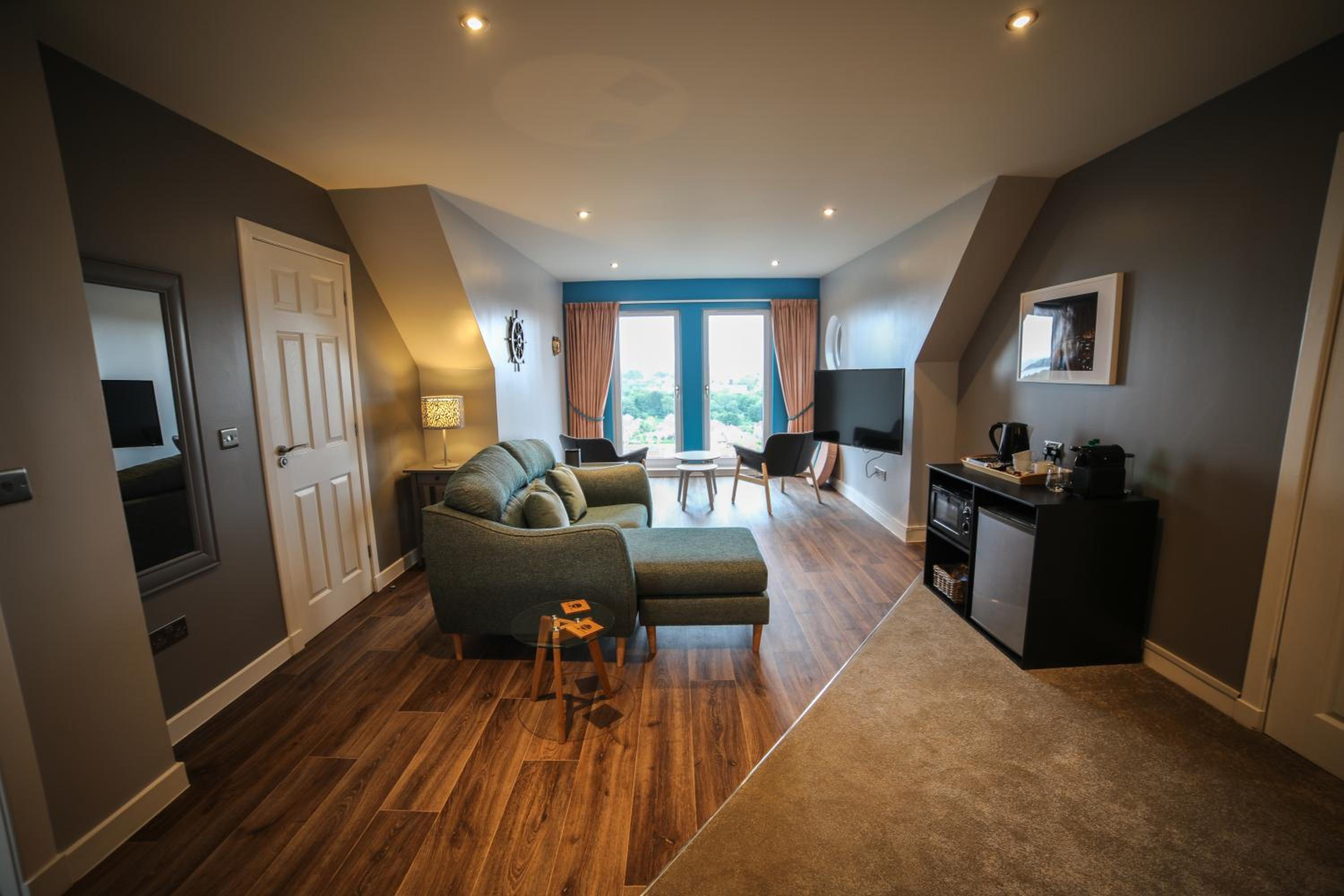 Superior King Suite photo 2