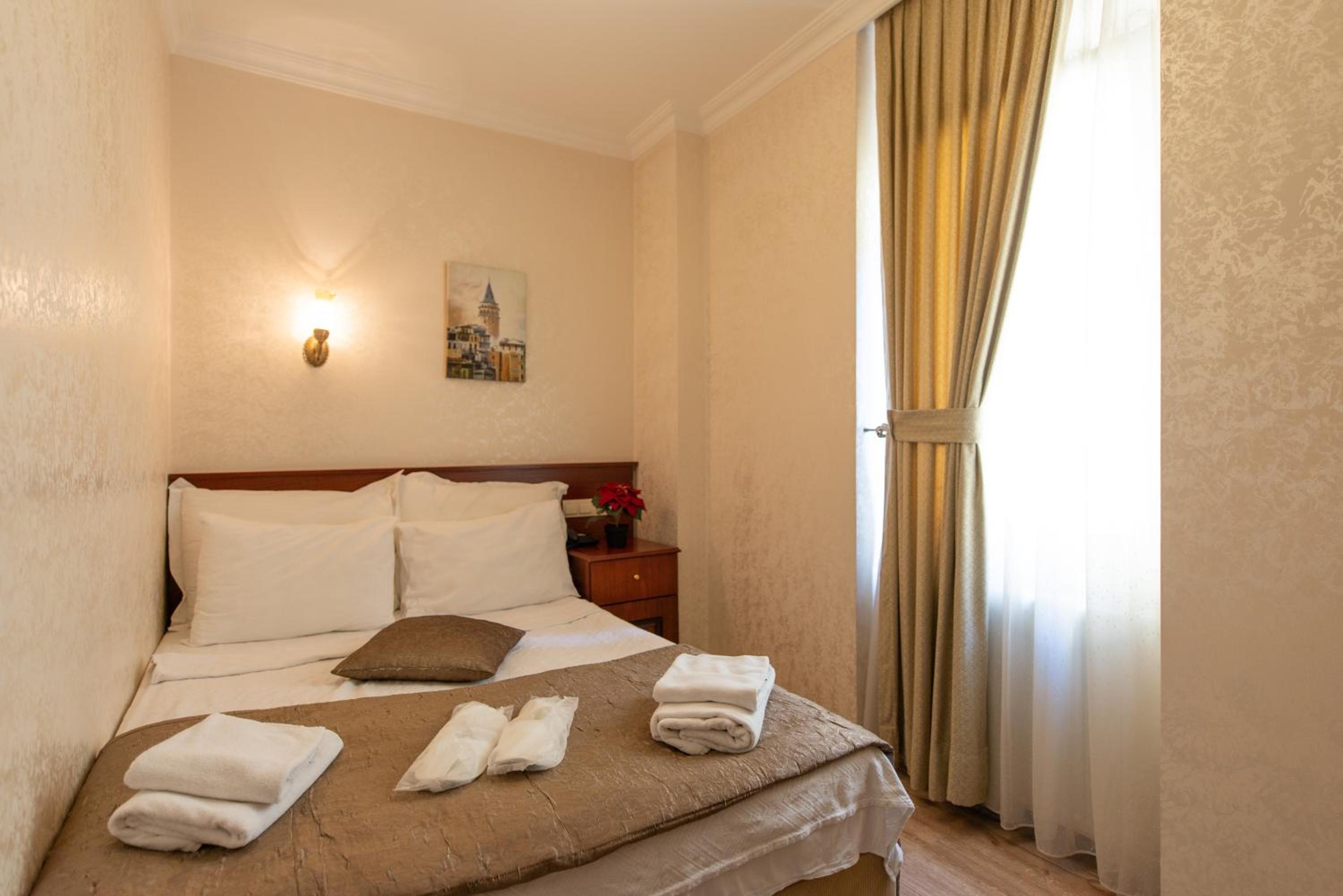 Economy Double Room photo 2