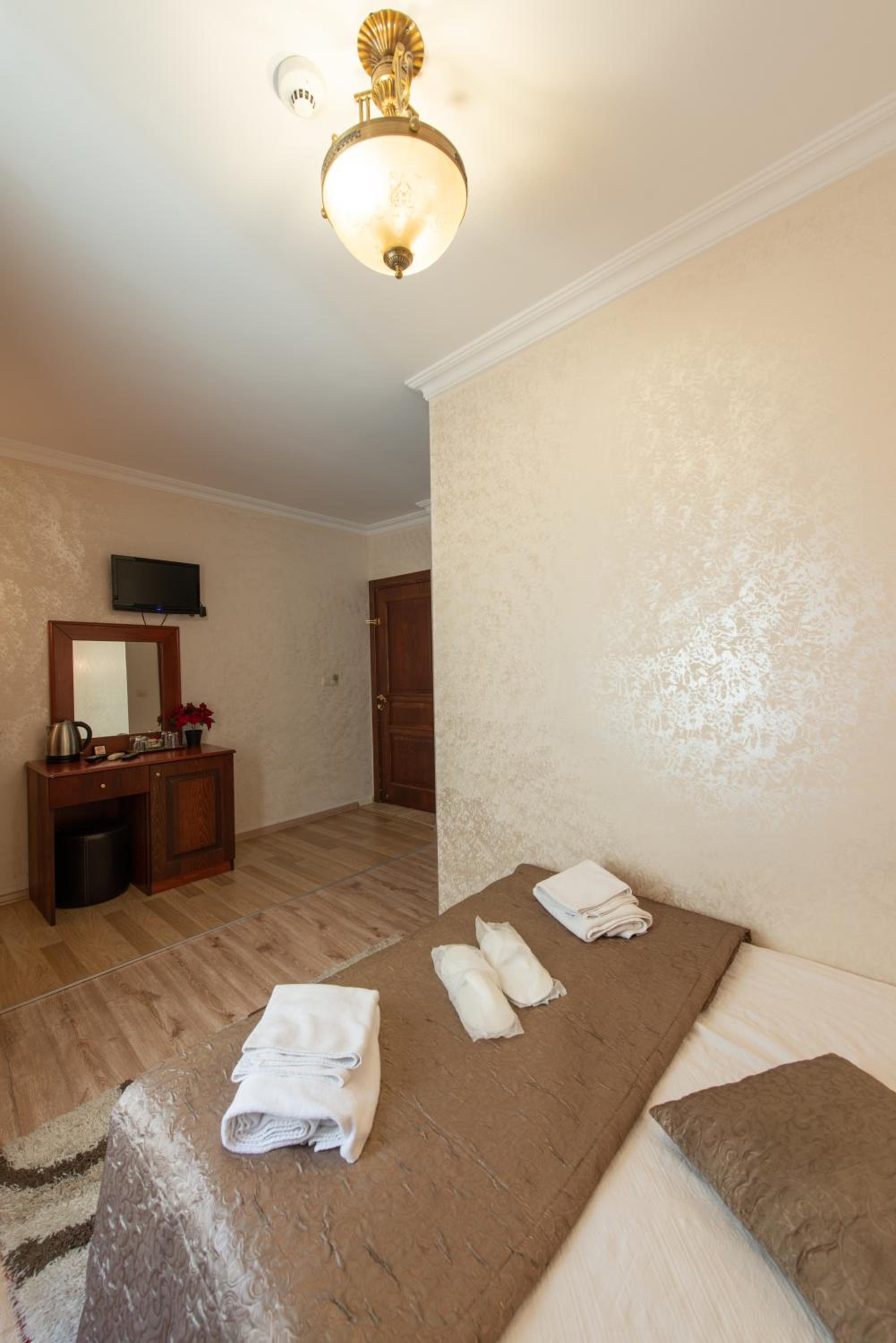 Economy Double Room photo 3